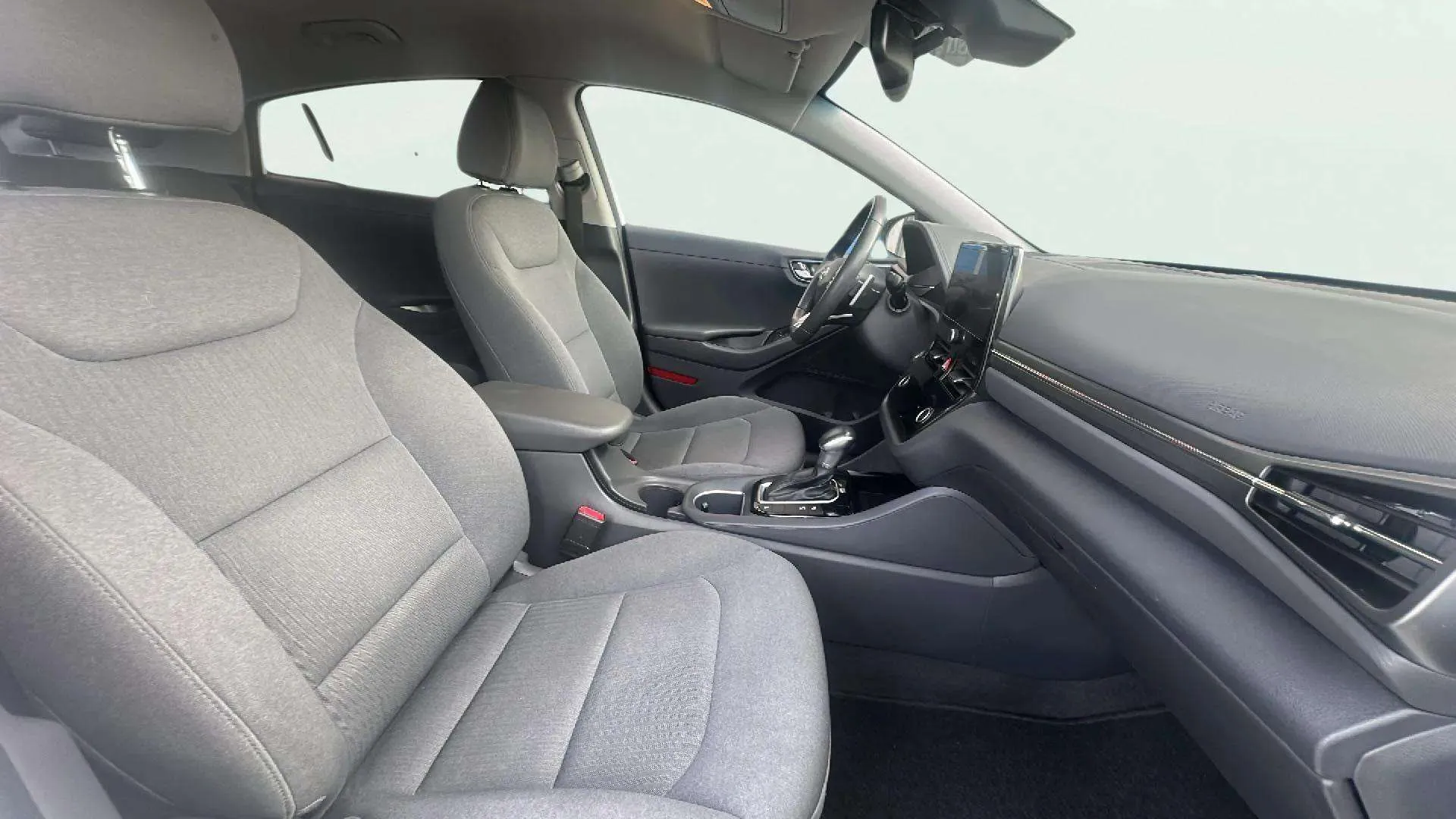 Hyundai Ioniq 1.6 GDI PHEV Klass DCT - foto 30
