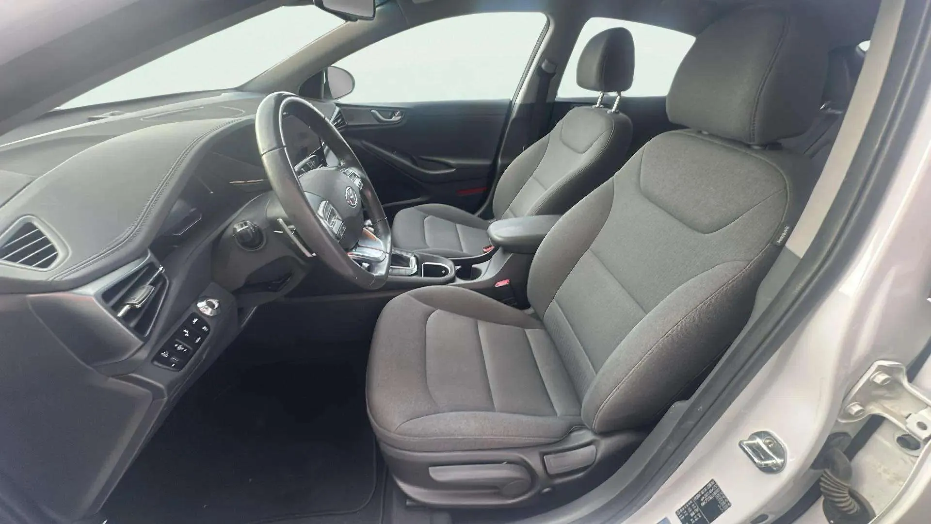 Hyundai Ioniq 1.6 GDI PHEV Klass DCT - foto 10