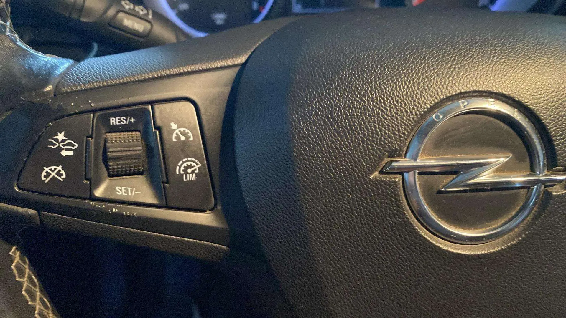 Opel Astra 1.2T SHT Design Tech - foto 11