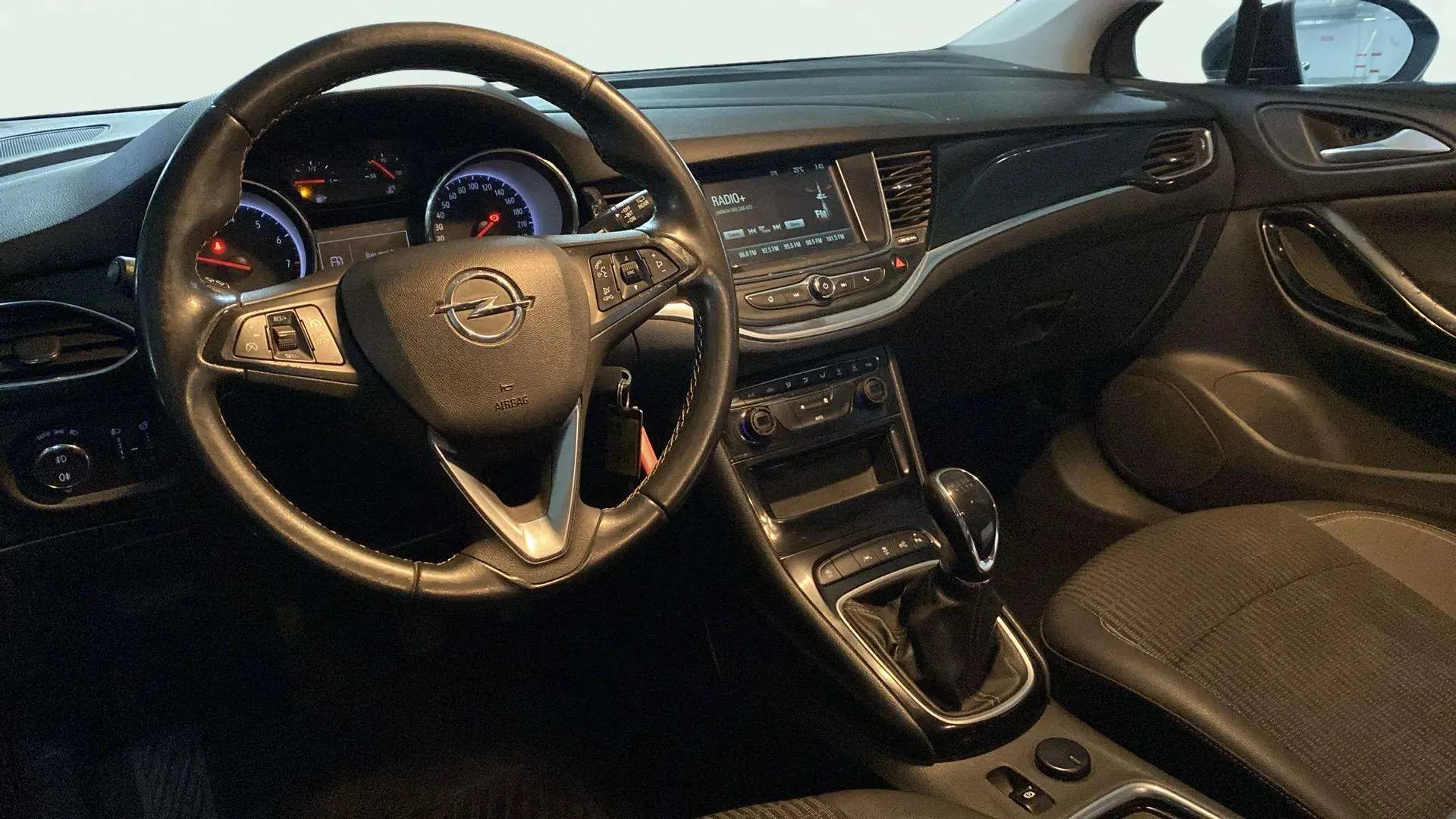 Opel Astra 1.2T SHT Design Tech - foto 9