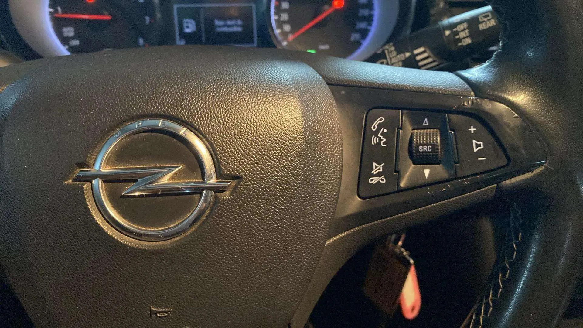 Opel Astra 1.2T SHT Design Tech - foto 12