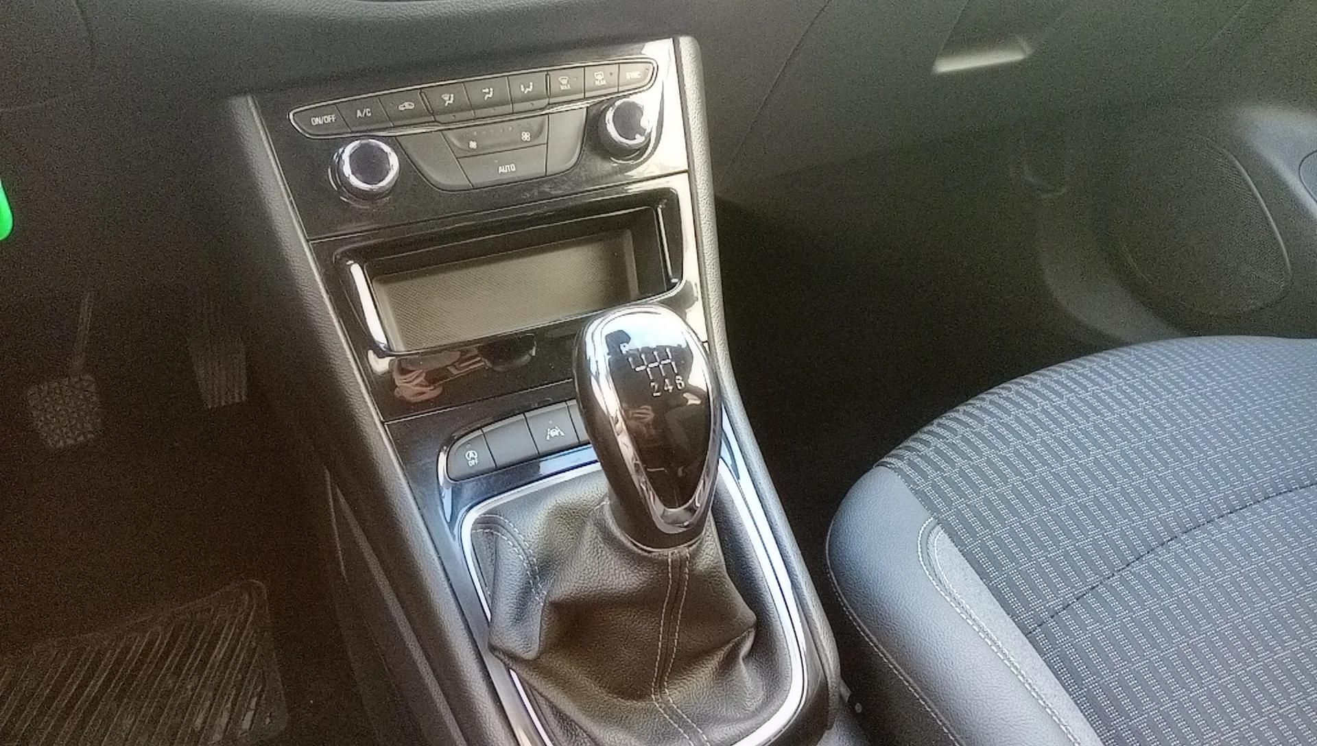 Opel Astra 1.2T SHT Design Tech - foto 18