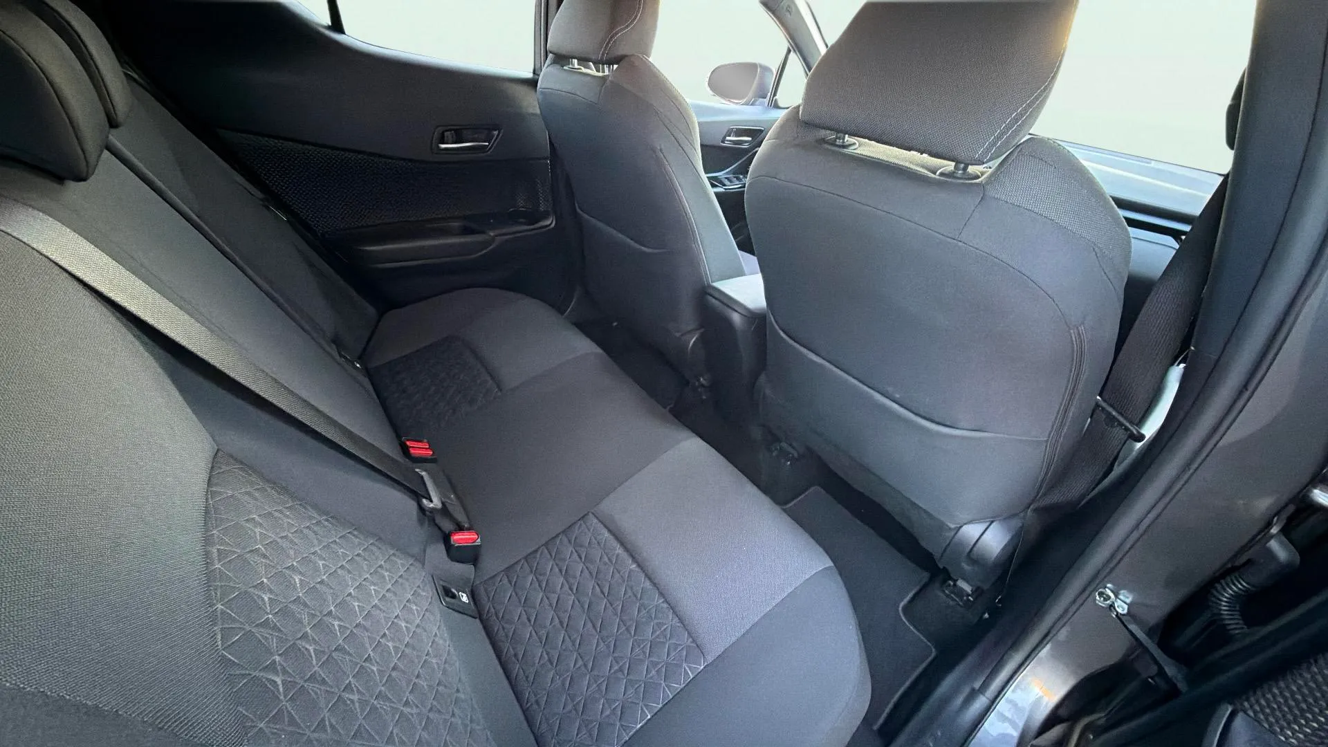 Toyota C-HR 1.8 125H Advance - foto 13