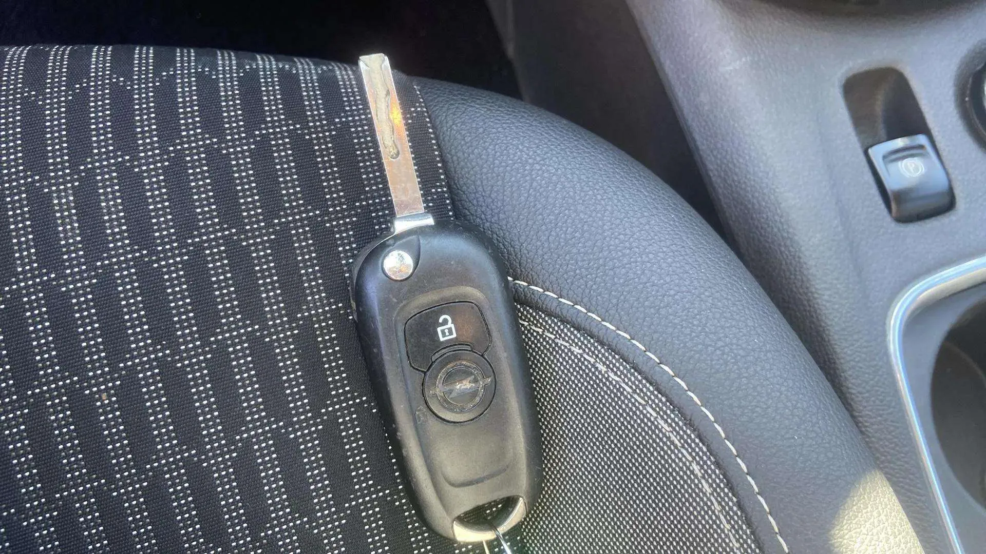 Opel Astra 1.2T SHT Design Tech - foto 22
