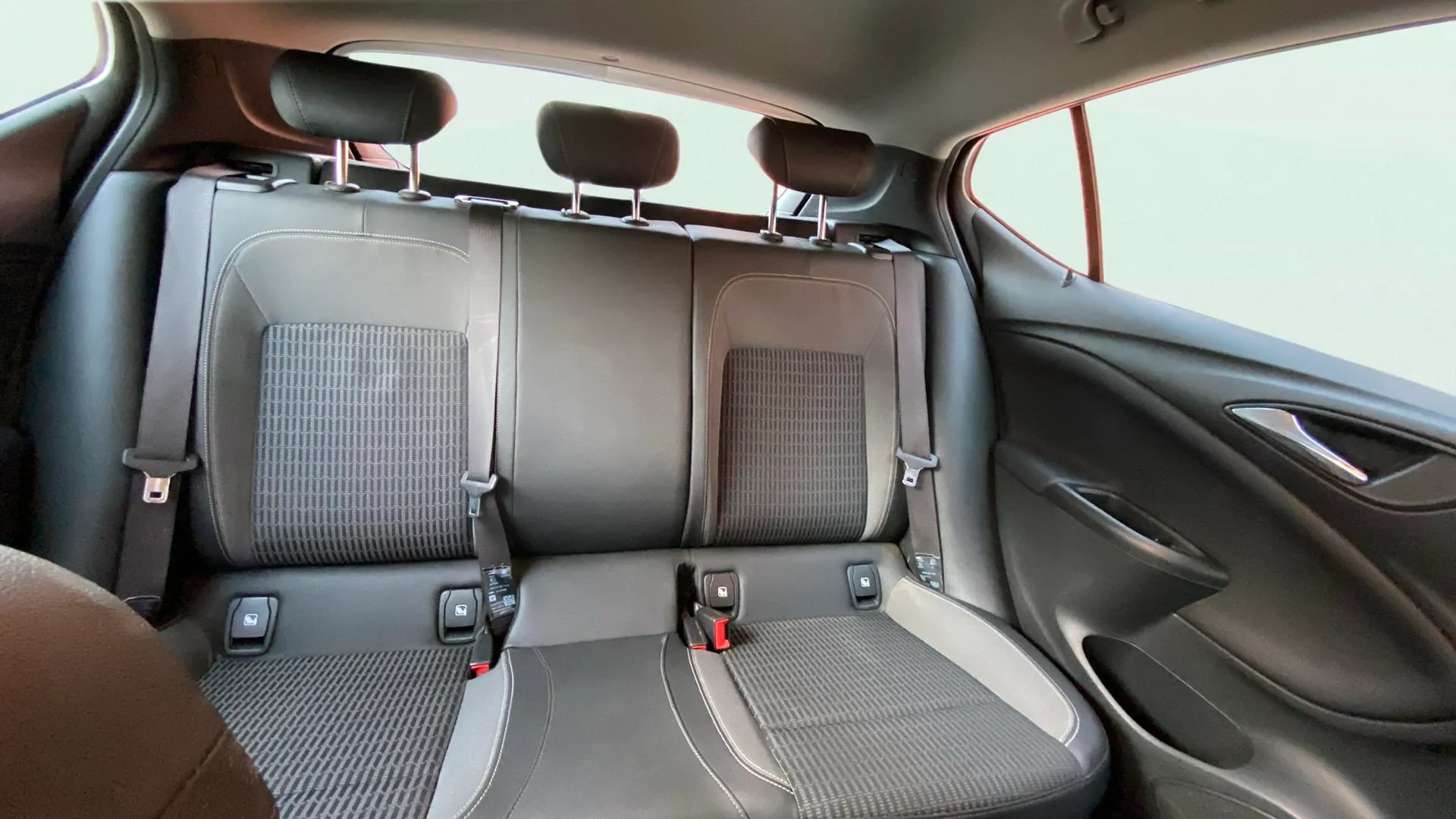 Opel Astra 1.2T SHT Design Tech - foto 15
