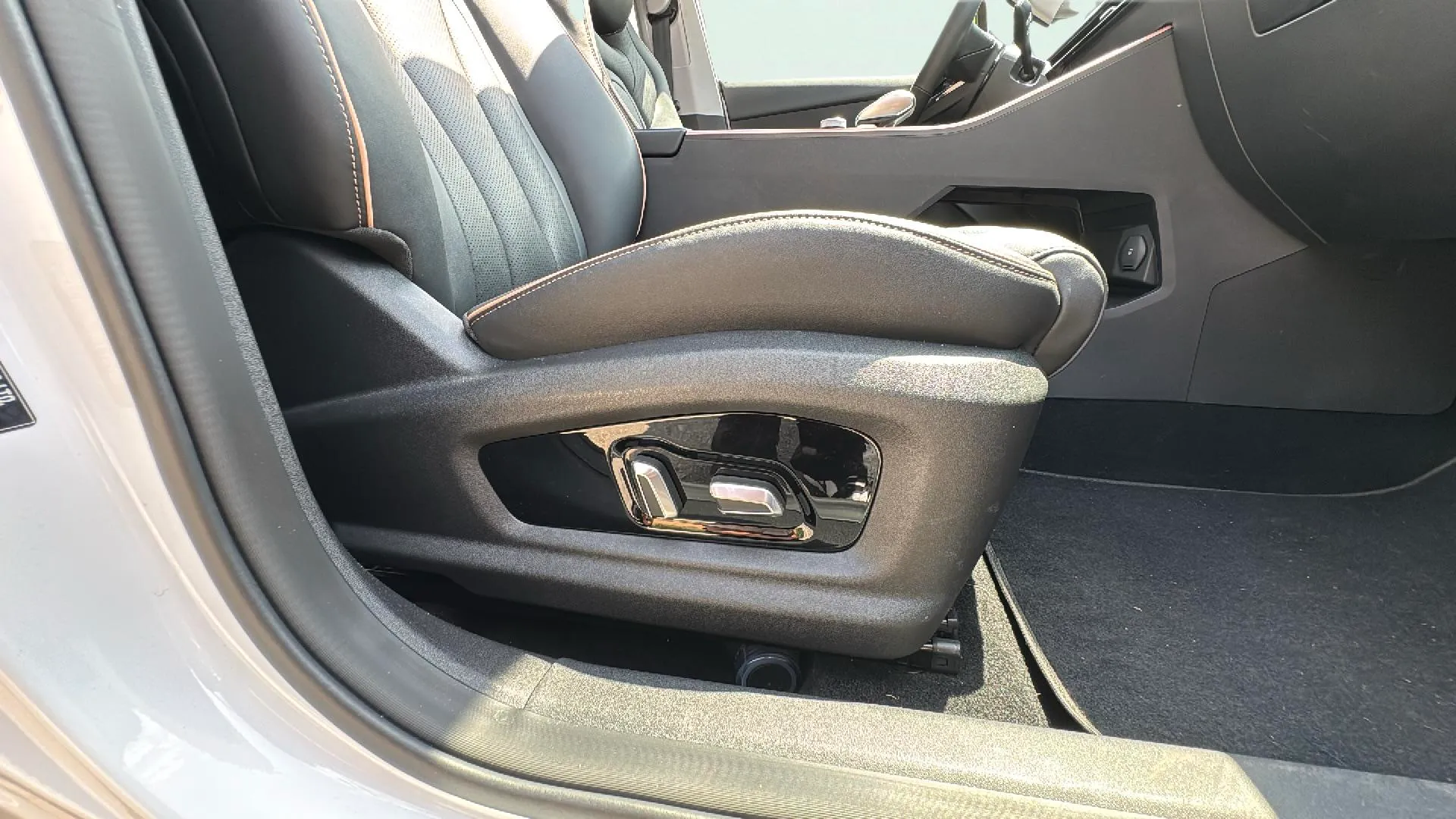 Omoda 5 1.6 T-GDi DCT Premium - foto 19
