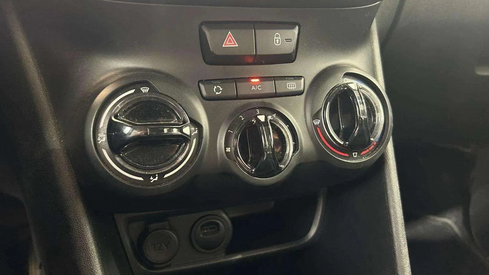 Peugeot 208 Active PureTech - foto 29
