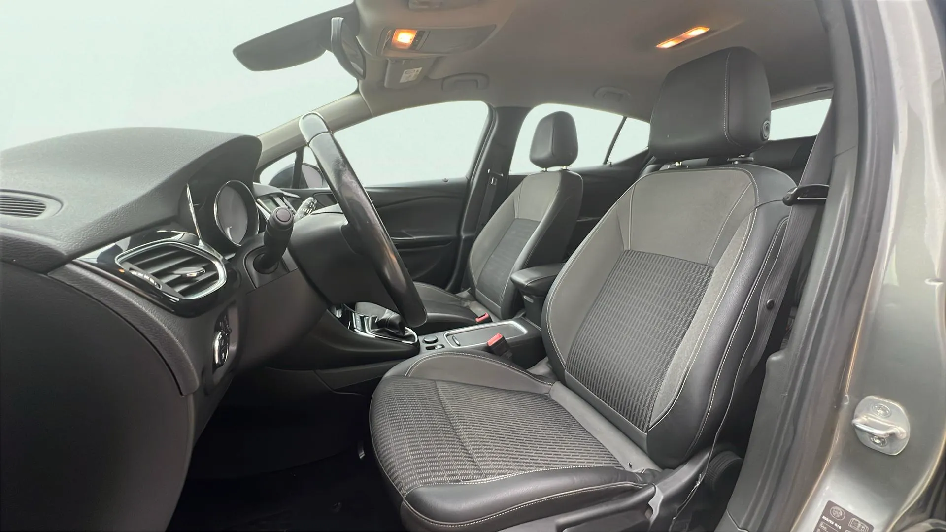 Opel Astra 1.2T SHT Design Tech - foto 10