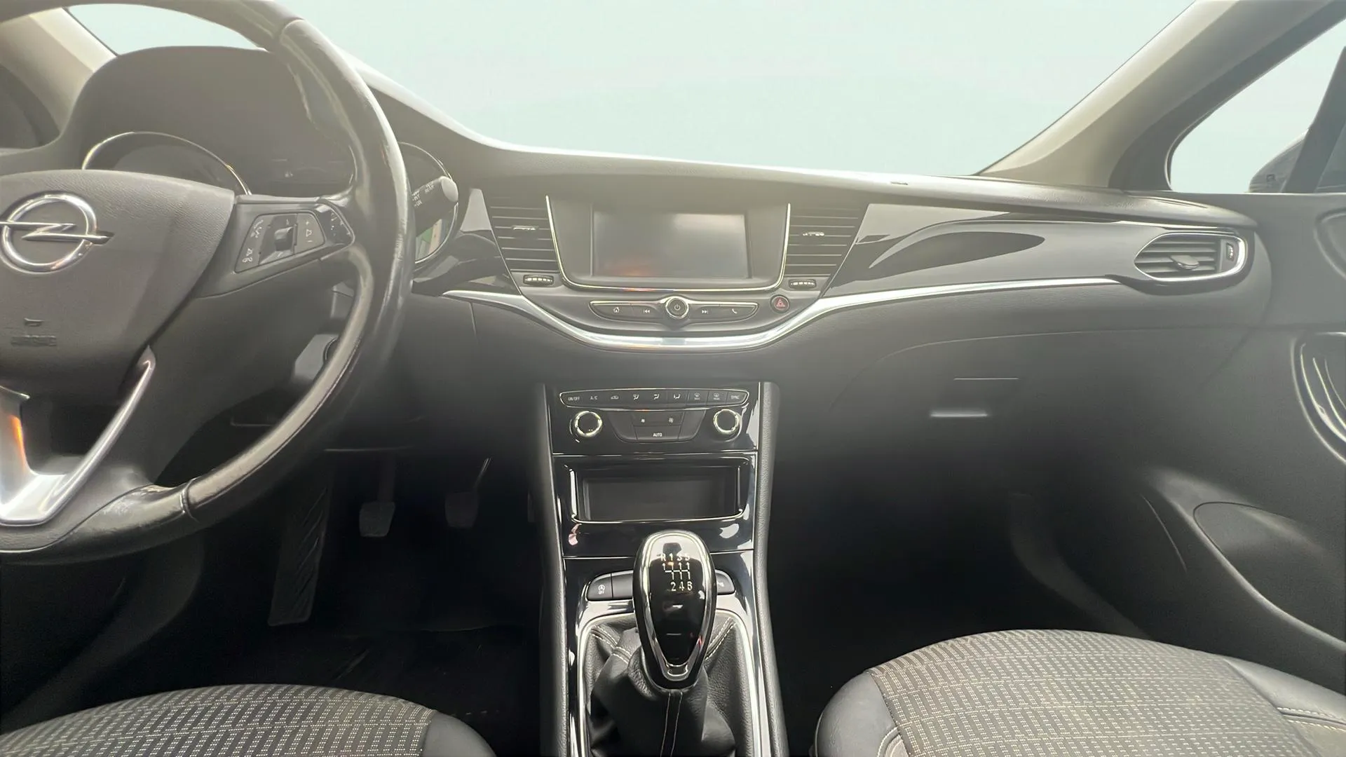 Opel Astra 1.2T SHT Design Tech - foto 12
