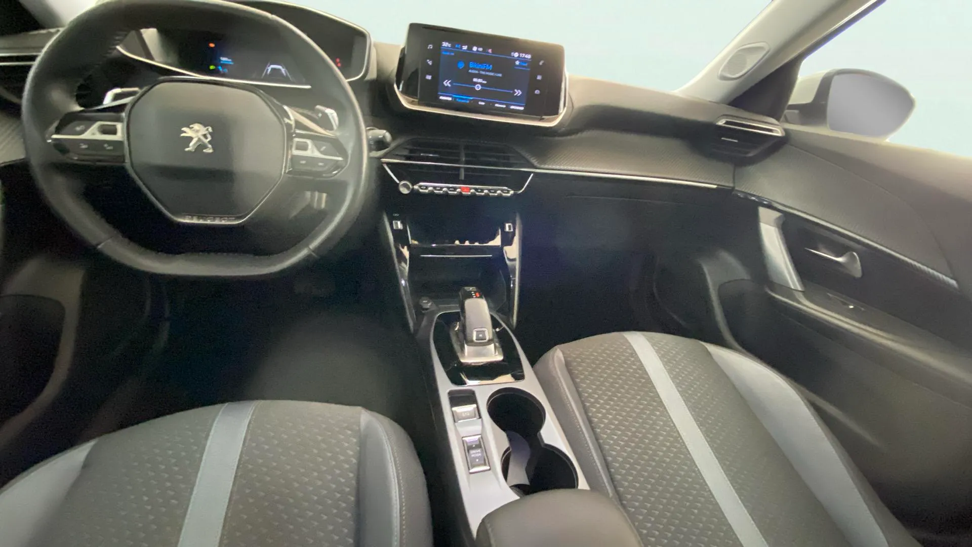 Peugeot 2008 Allure BlueHDi 130 EAT8 - foto 6