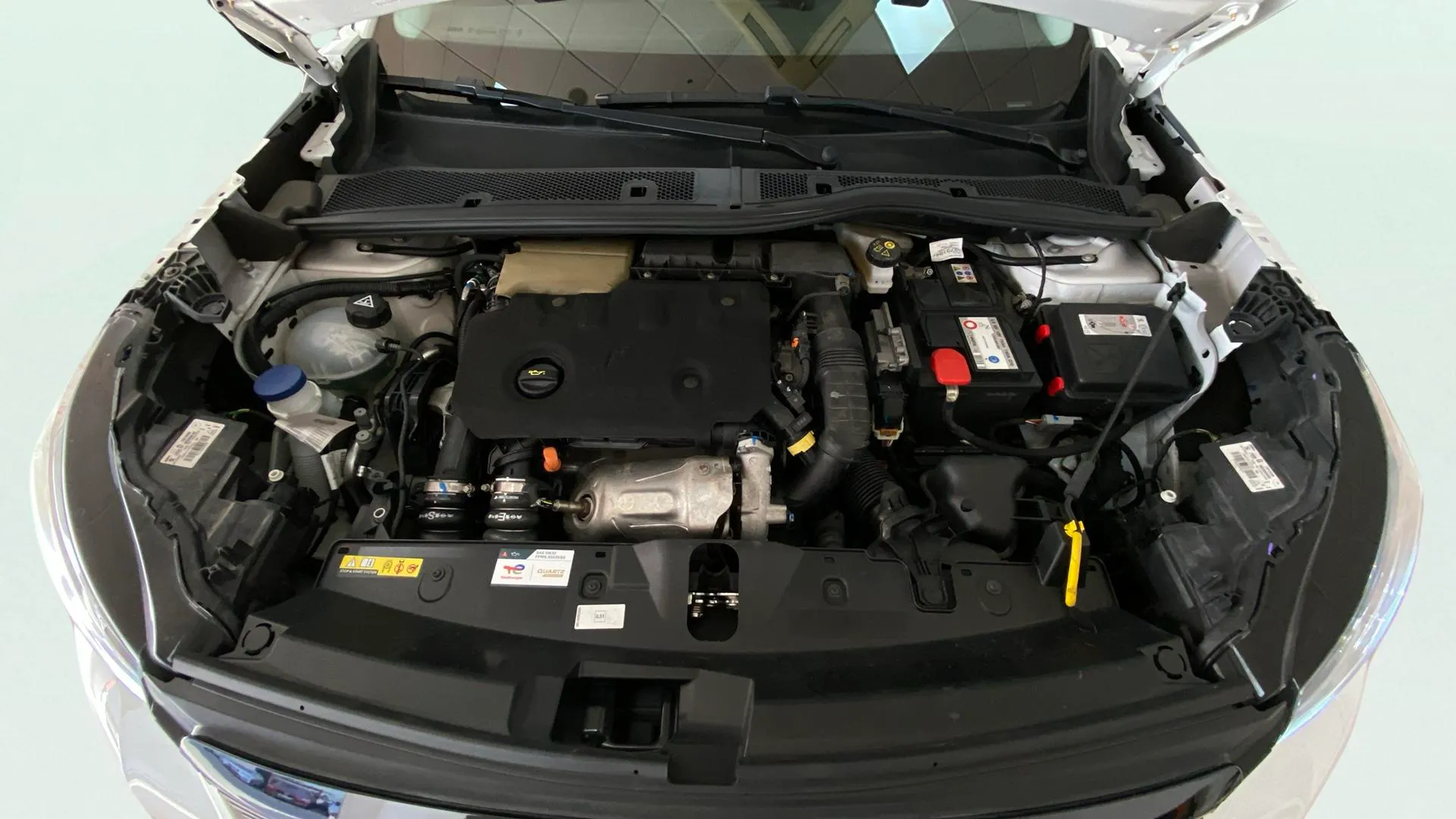 Peugeot 2008 Allure BlueHDi 130 EAT8 - foto 15