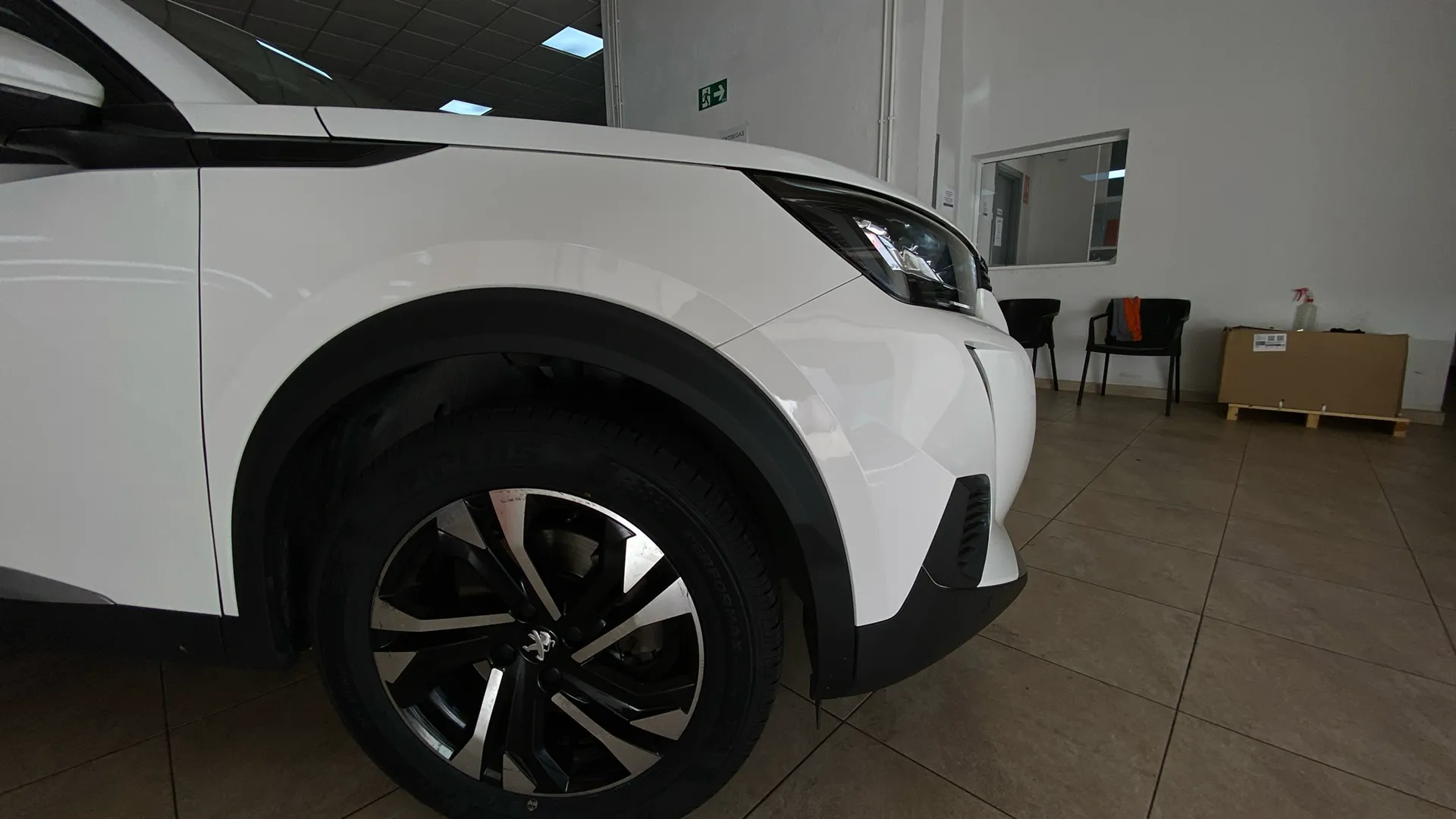 Peugeot 2008 Allure BlueHDi 130 EAT8 - foto 14