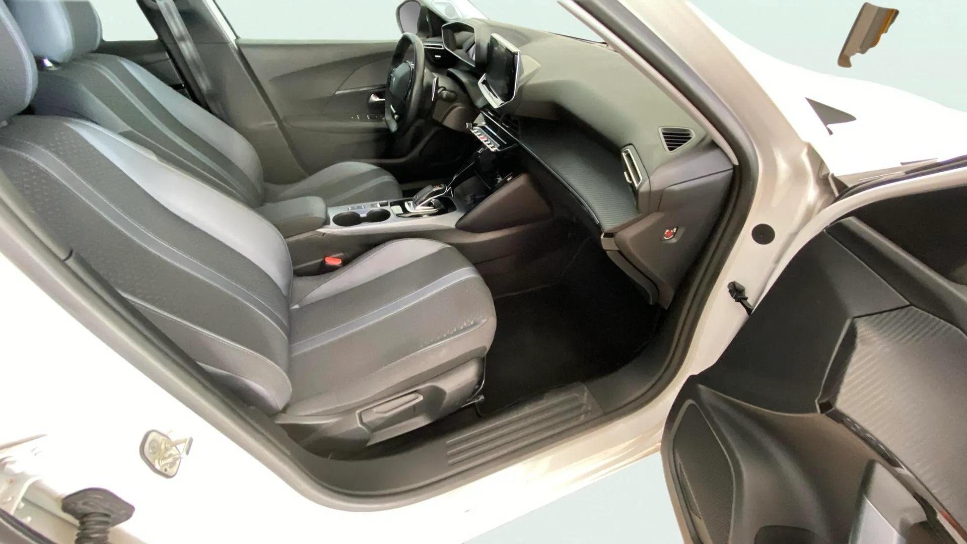 Peugeot 2008 Allure BlueHDi 130 EAT8 - foto 9
