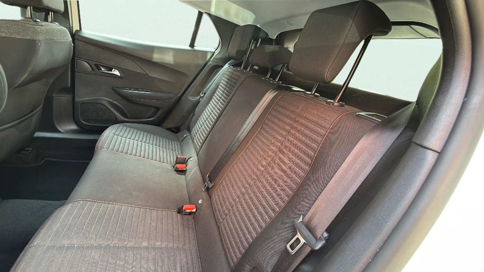 Peugeot 2008 Active Pack PureTech 100 - foto 17