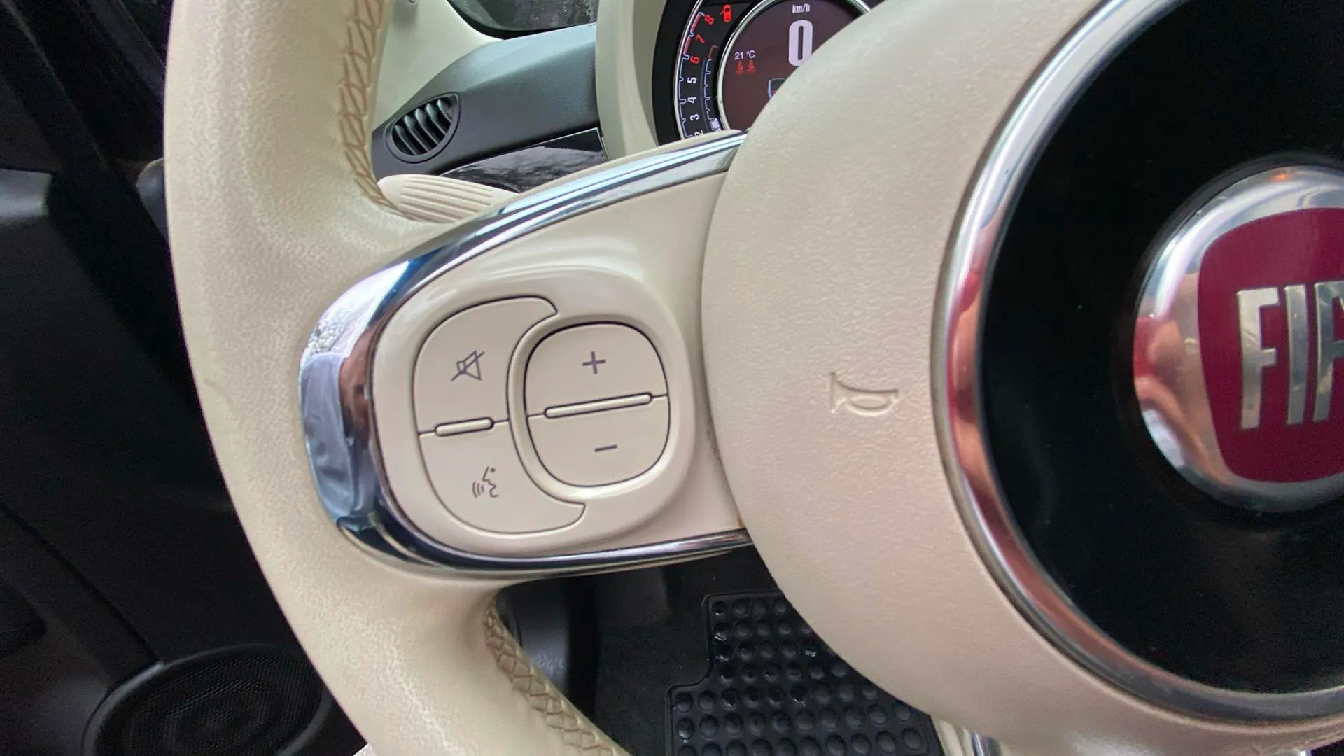Fiat 500 Club 1.0 Hybrid - foto 11