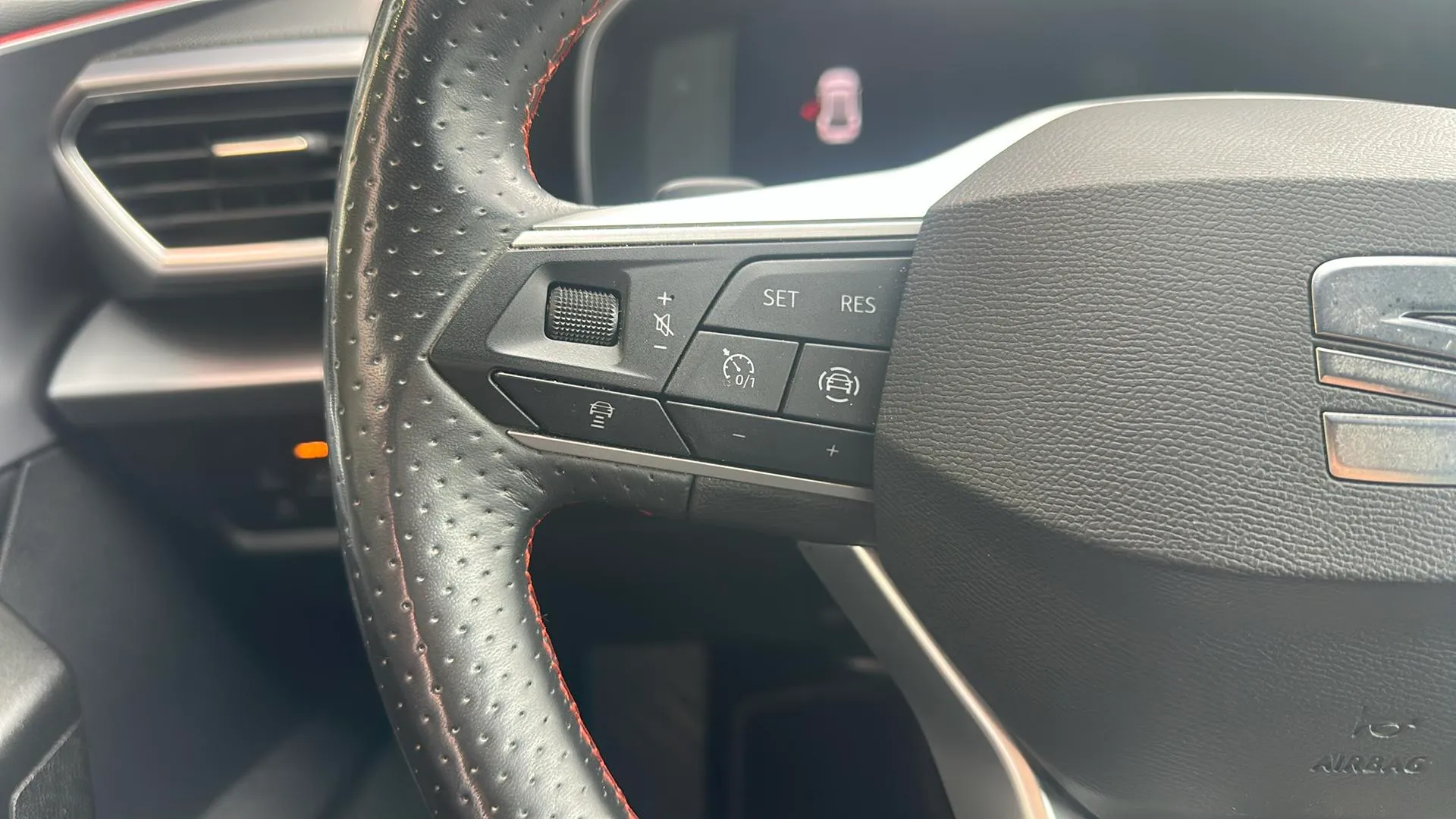 SEAT León 2.0 TDI DSG-7 FR Go XL - foto 13