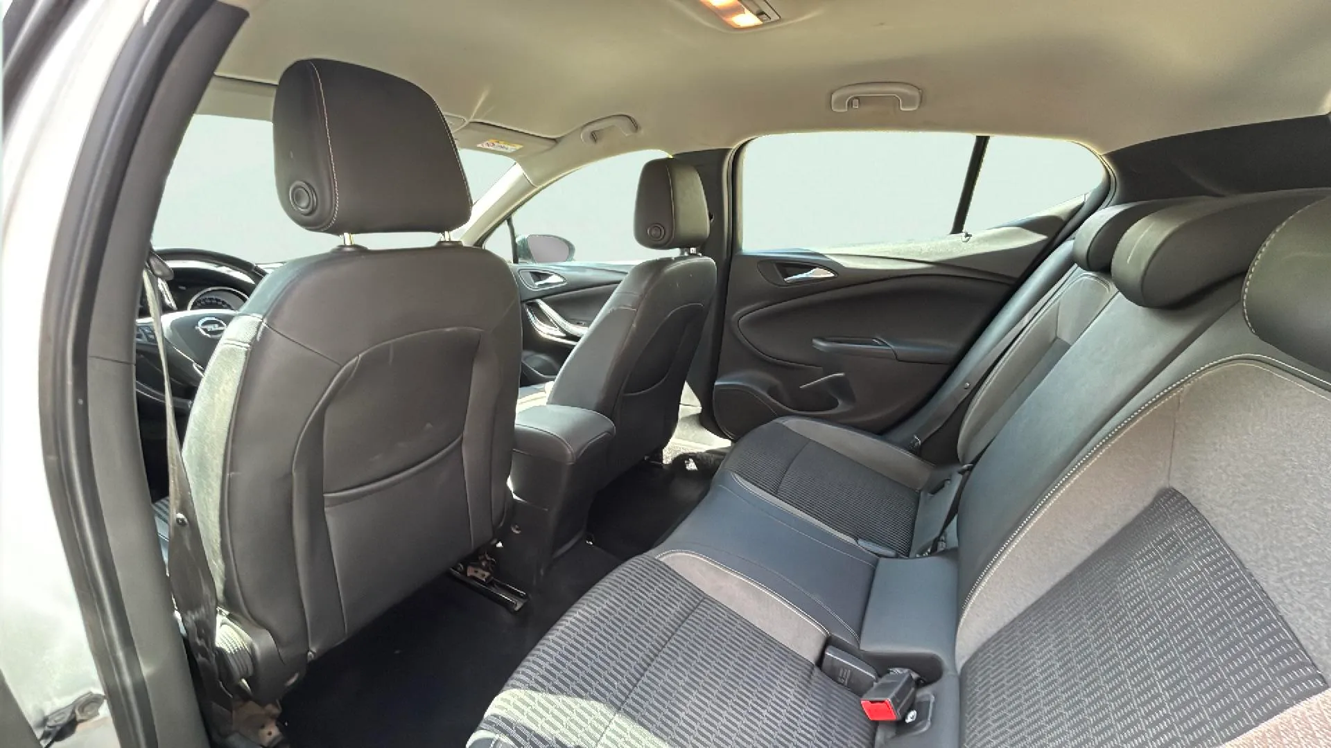 Opel Astra 1.2T SHT Design Tech - foto 17