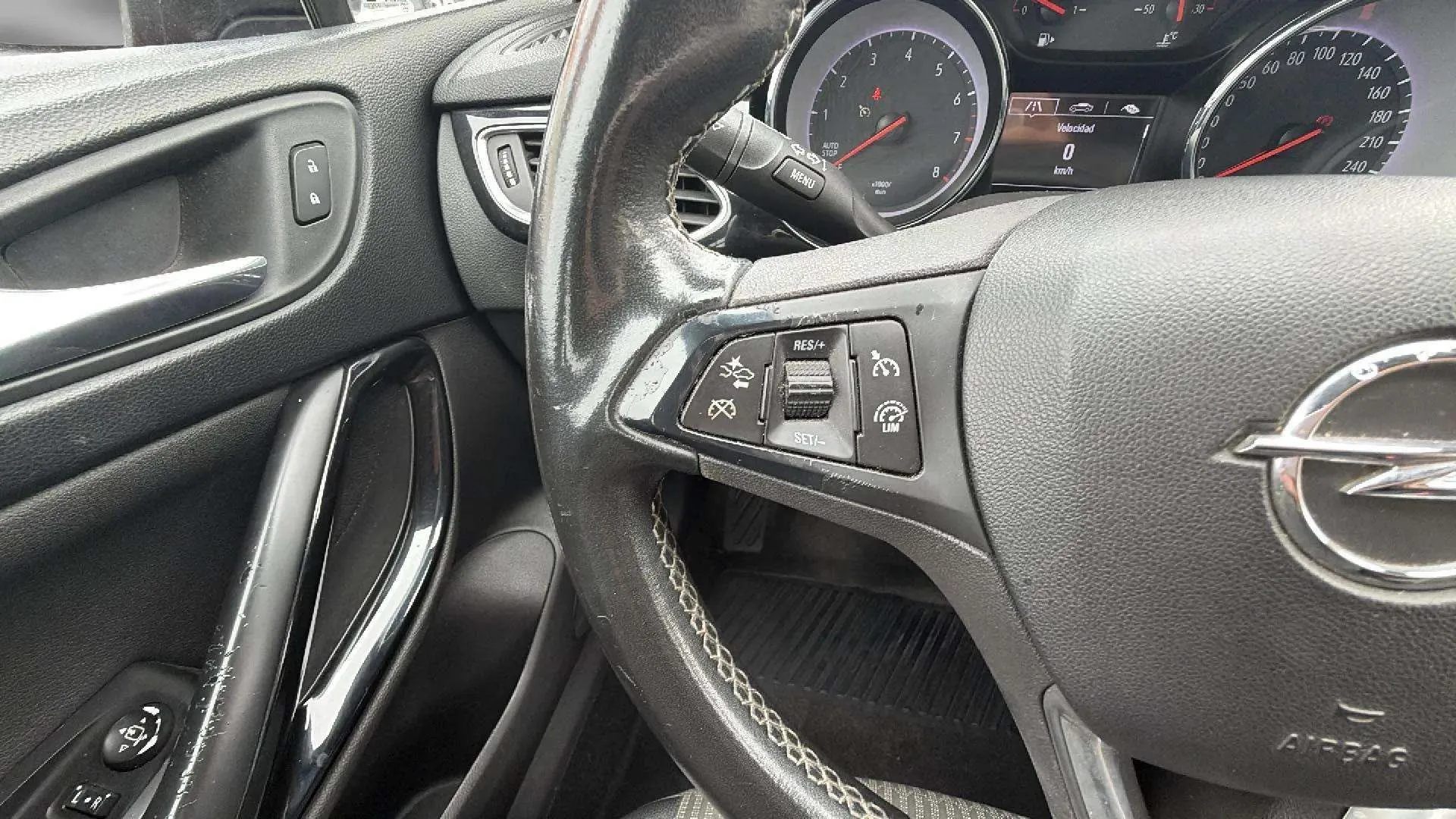 Opel Astra 1.2T SHT Design Tech - foto 13