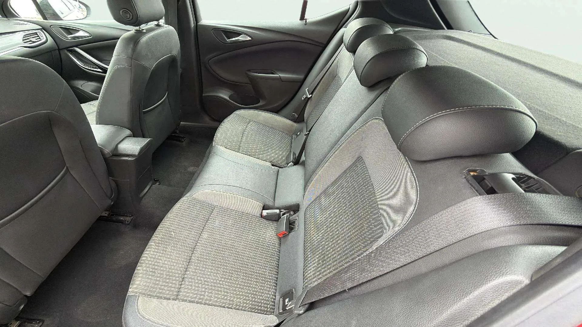 Opel Astra 1.2T SHT Design Tech - foto 17