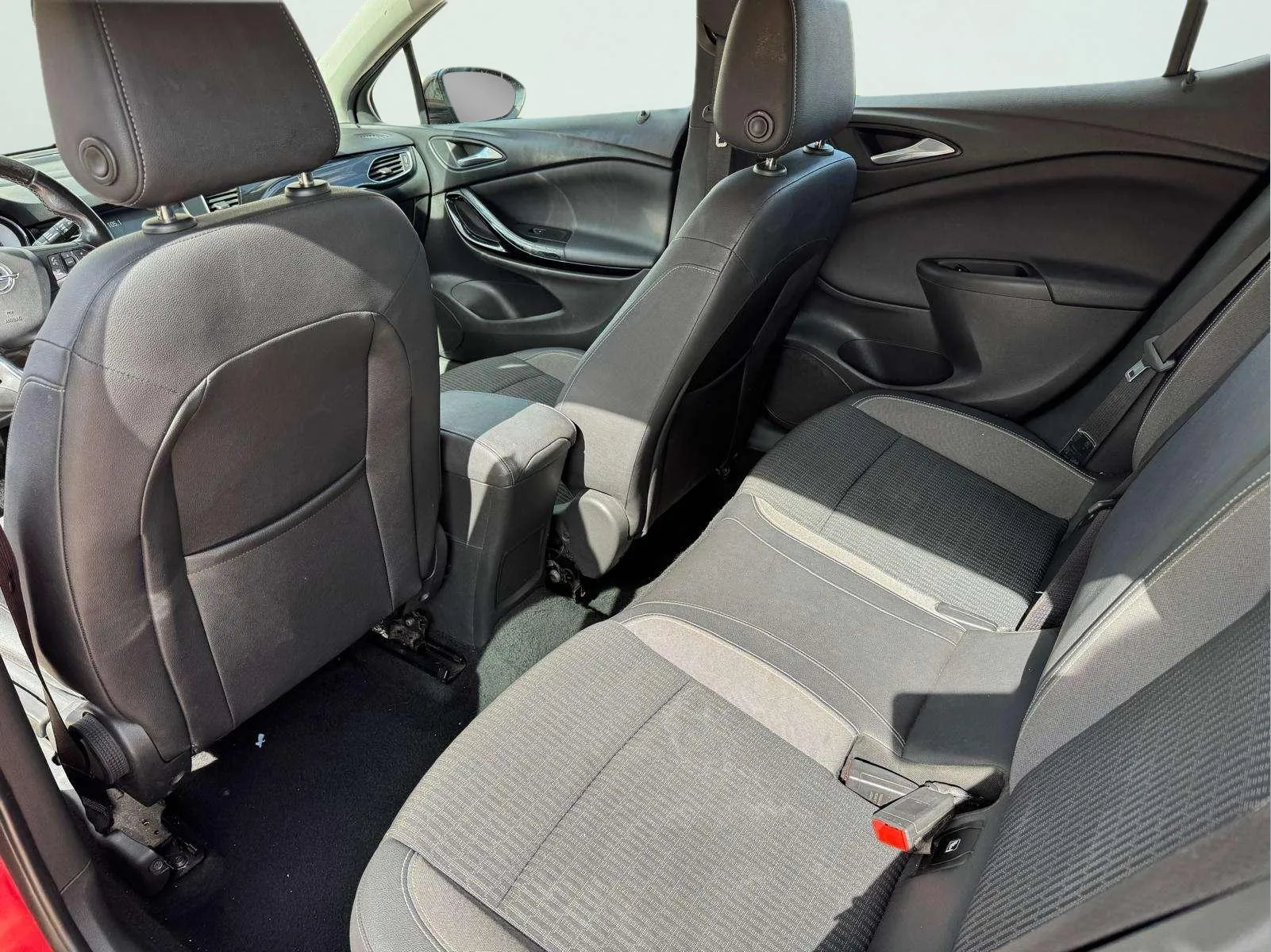 Opel Astra 1.2T SHT Design Tech - foto 21