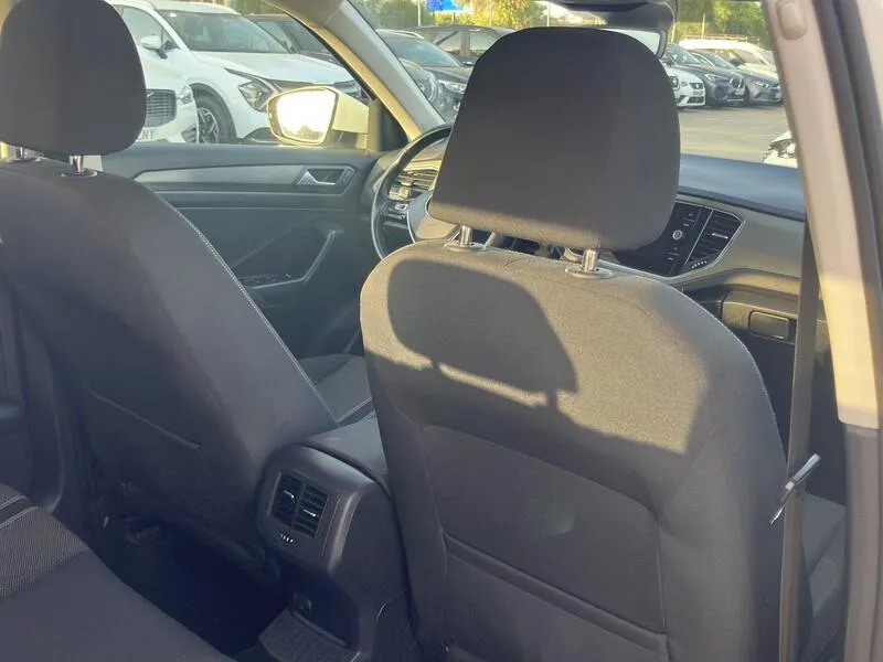 Volkswagen T-Roc 1.5 TSI Advance - foto 32