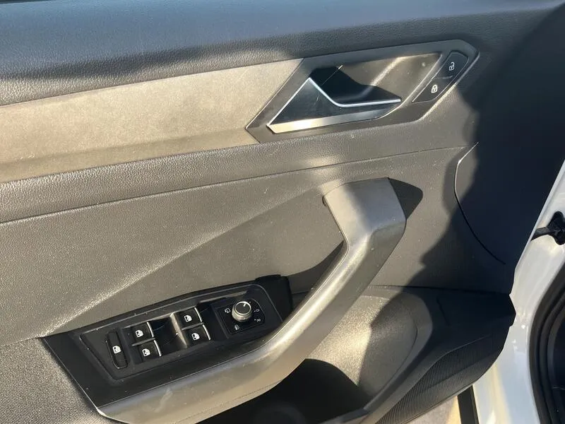 Volkswagen T-Roc 1.5 TSI Advance - foto 36