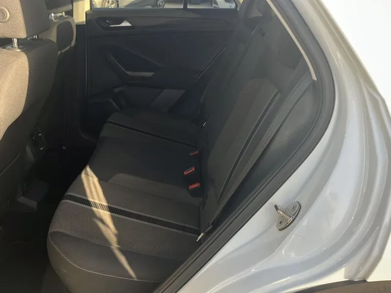 Volkswagen T-Roc 1.5 TSI Advance - foto 17
