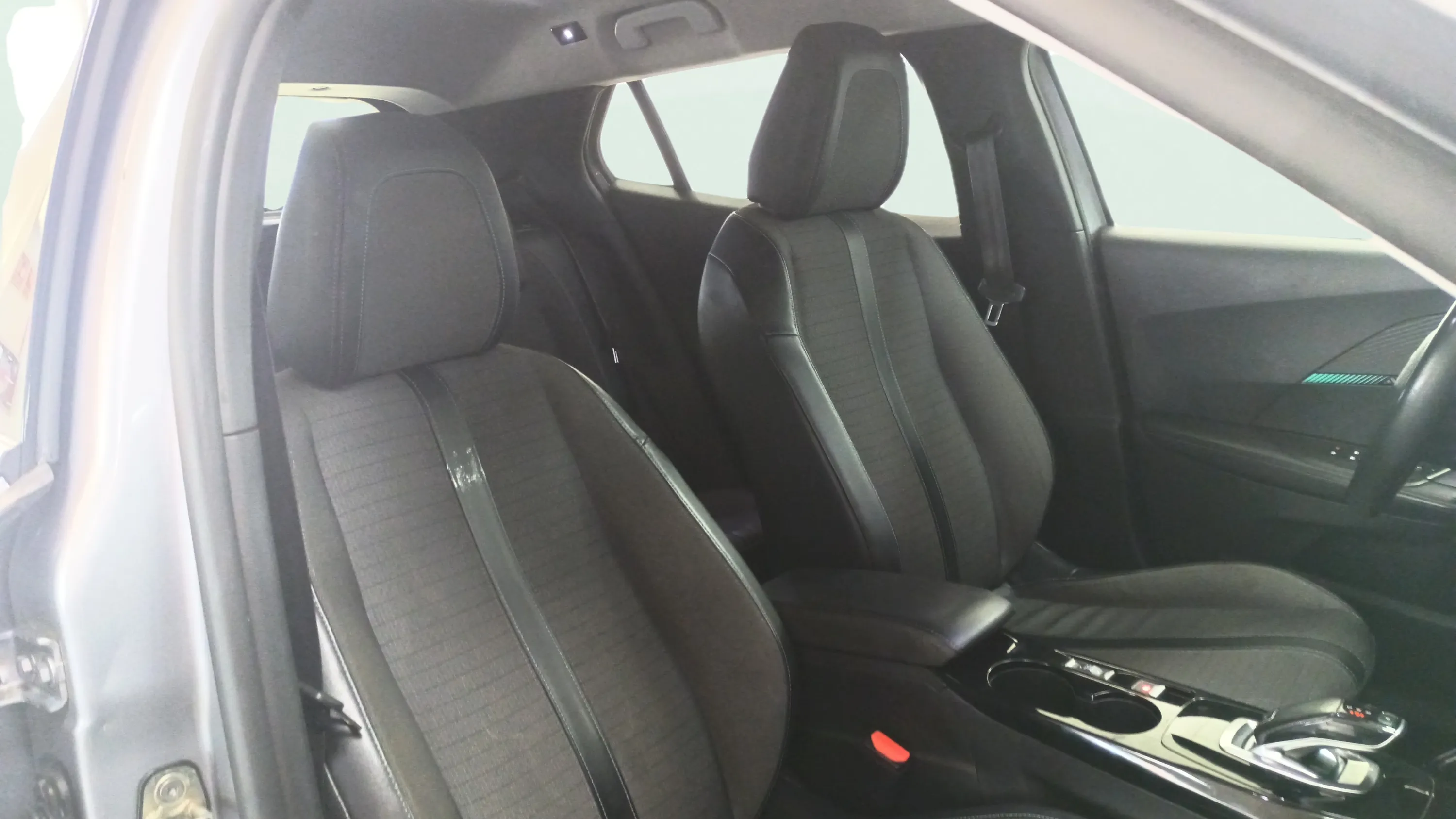 Peugeot 2008 Allure Pack PureTech 130 EAT8 - foto 10