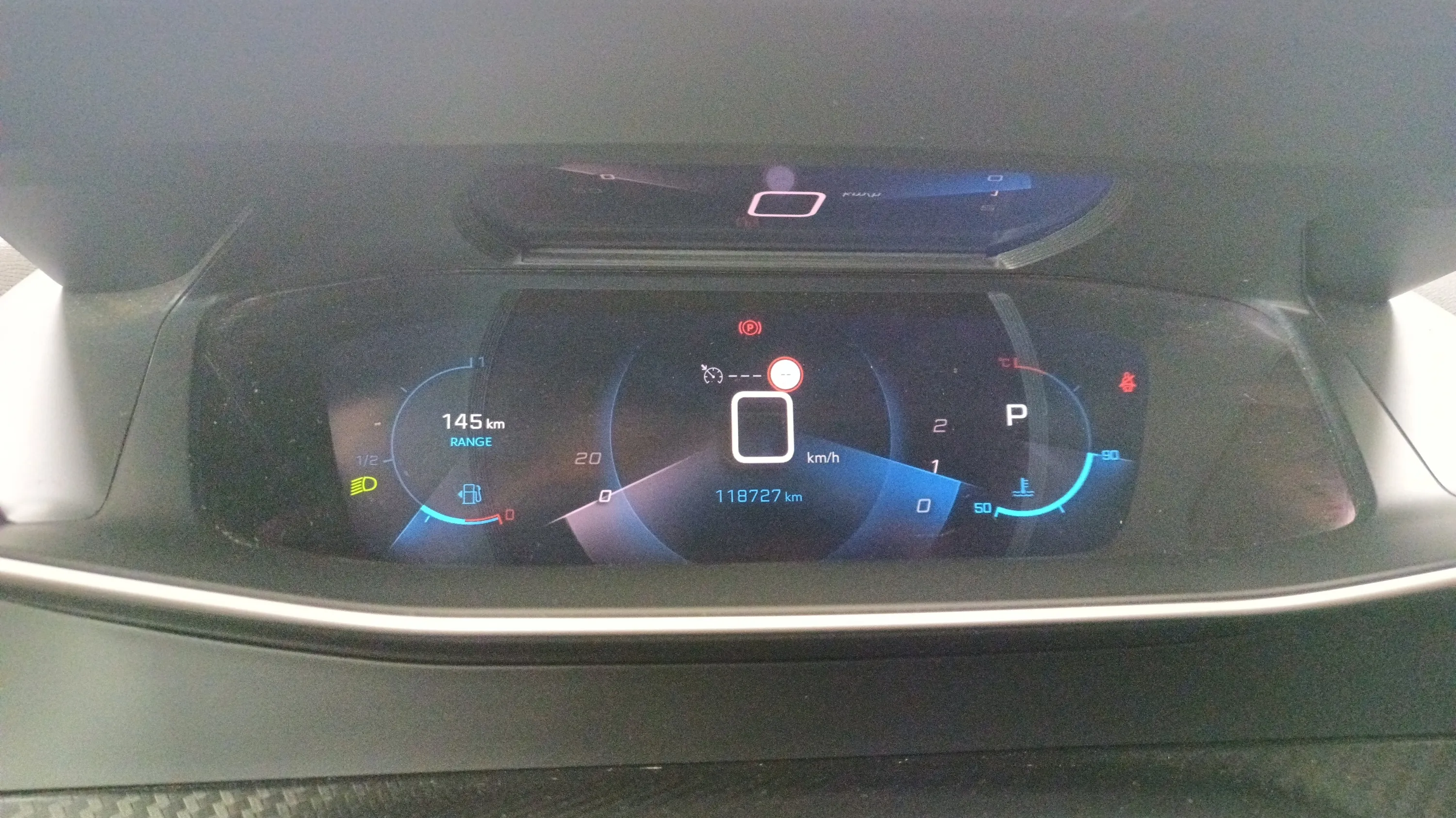 Peugeot 2008 Allure Pack PureTech 130 EAT8 - foto 16