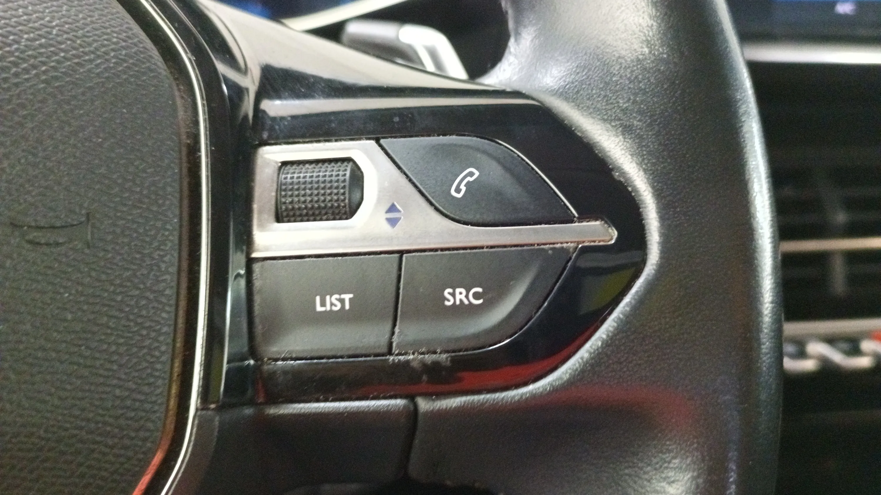 Peugeot 2008 Allure Pack PureTech 130 EAT8 - foto 18