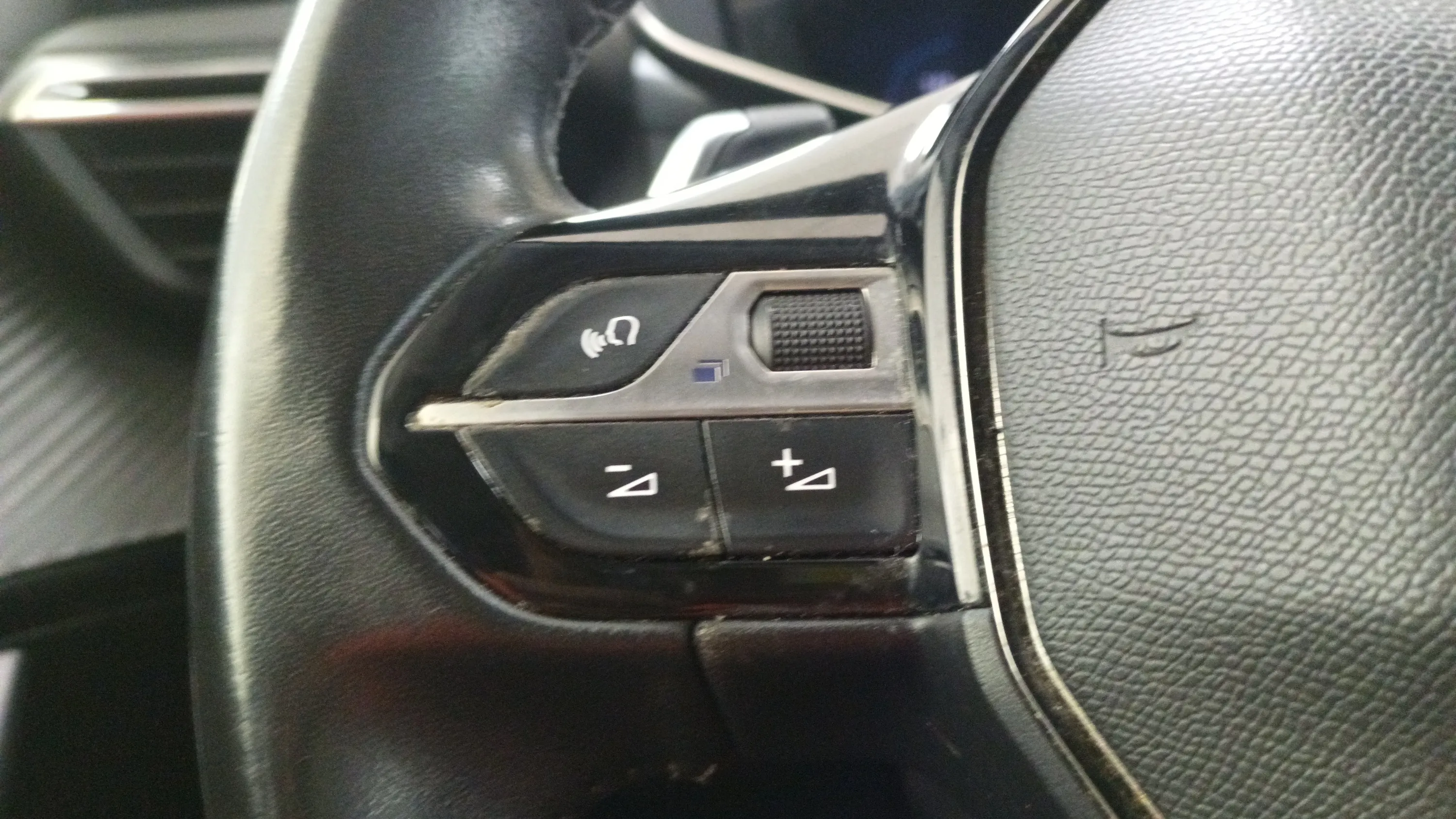 Peugeot 2008 Allure Pack PureTech 130 EAT8 - foto 17