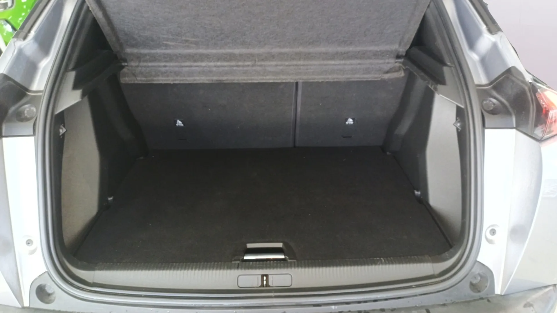 Peugeot 2008 Allure Pack PureTech 130 EAT8 - foto 12