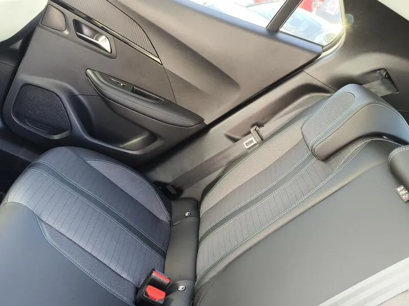 Peugeot 2008 Allure Pack PureTech - foto 32