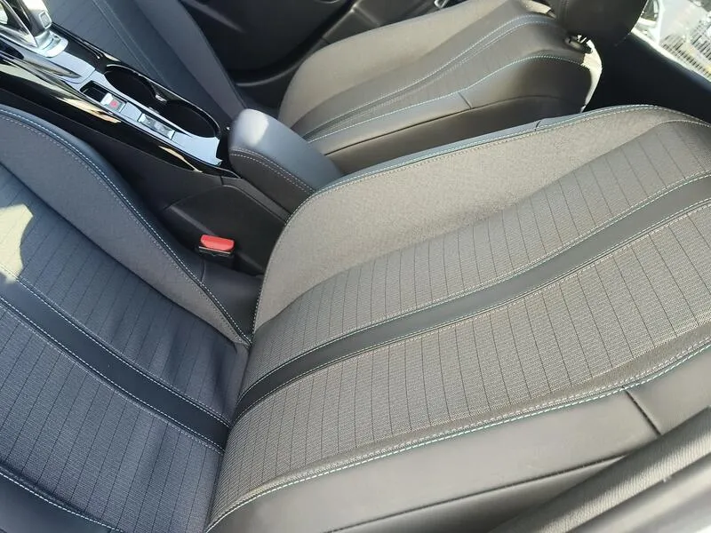 Peugeot 2008 Allure Pack PureTech - foto 30