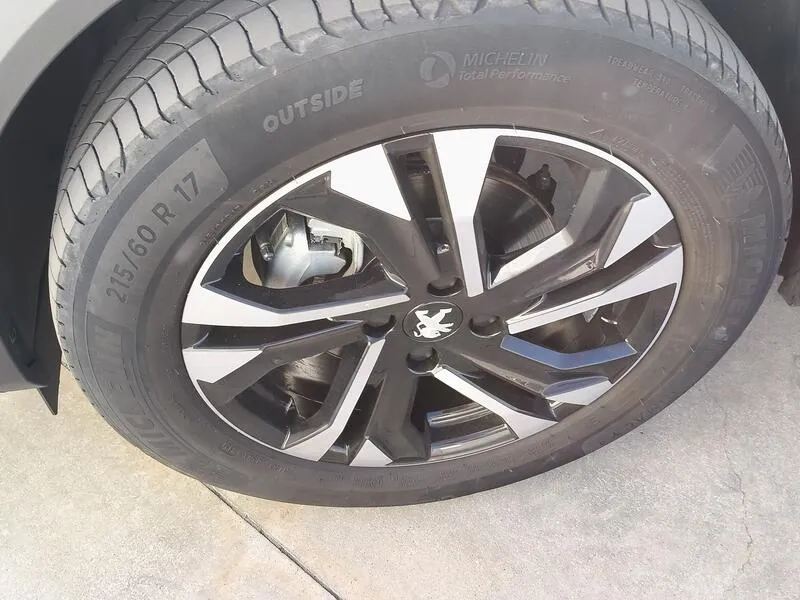 Peugeot 2008 Allure Pack PureTech - foto 44