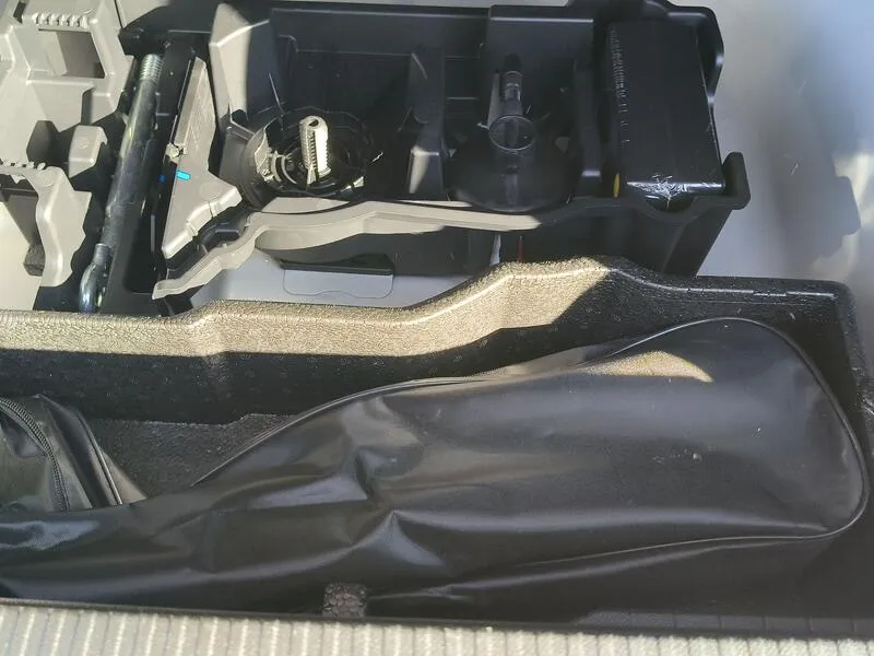 Peugeot 2008 Allure Pack PureTech - foto 36