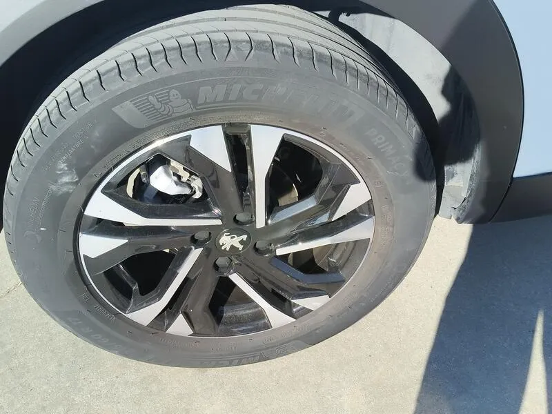Peugeot 2008 Allure Pack PureTech - foto 39