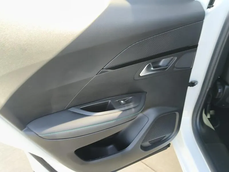 Peugeot 2008 Allure Pack PureTech - foto 34