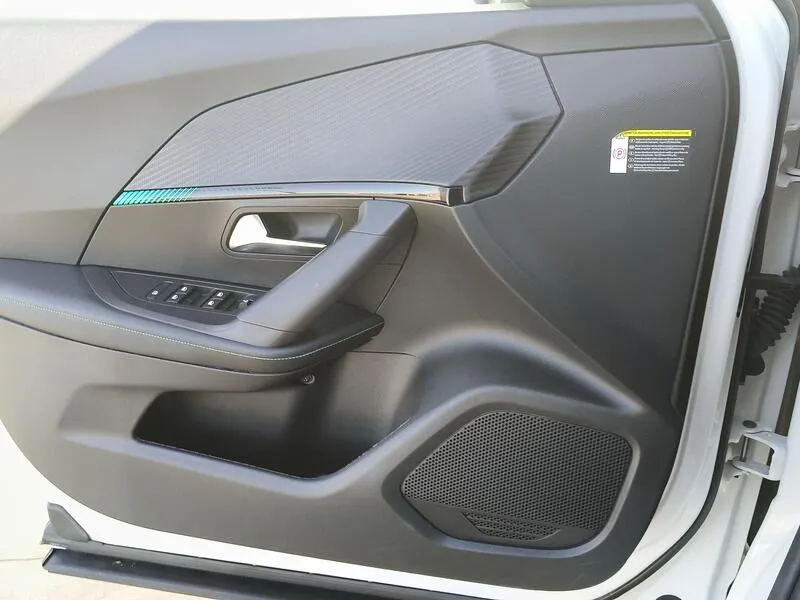 Peugeot 2008 Allure Pack PureTech - foto 29