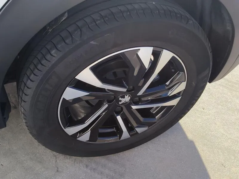 Peugeot 2008 Allure Pack PureTech - foto 45