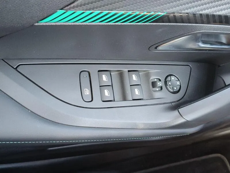 Peugeot 2008 Allure Pack PureTech - foto 28