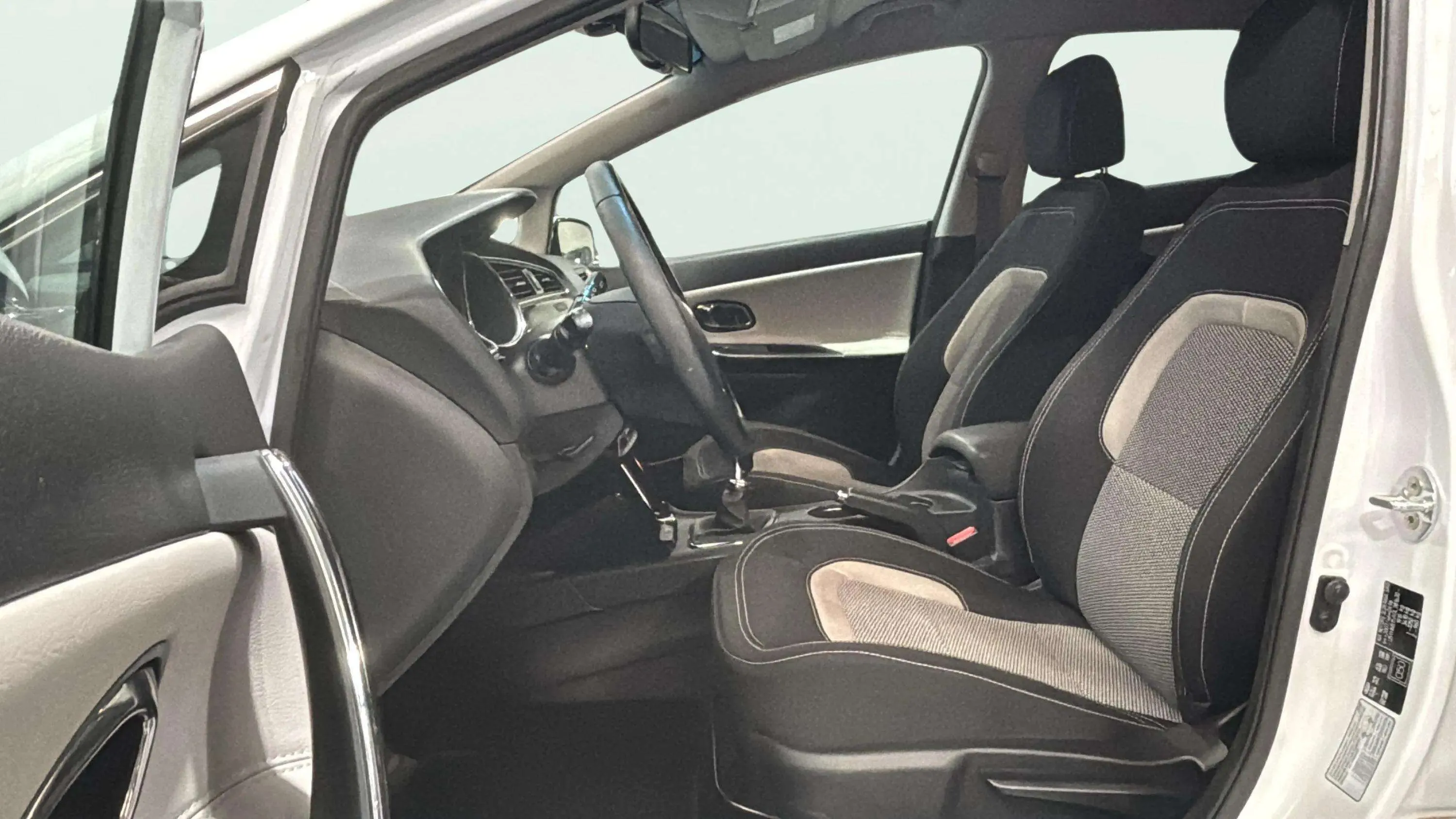 Kia Ceed 1.4 CRDi WGT Drive - foto 17