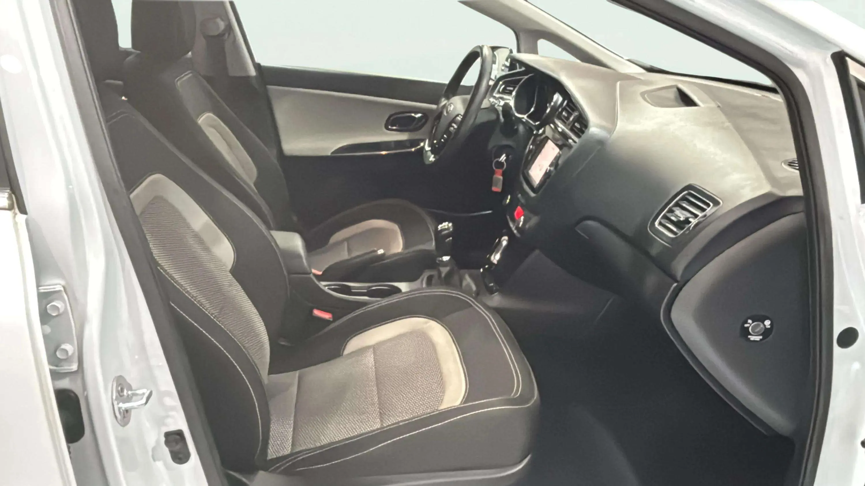Kia Ceed 1.4 CRDi WGT Drive - foto 19