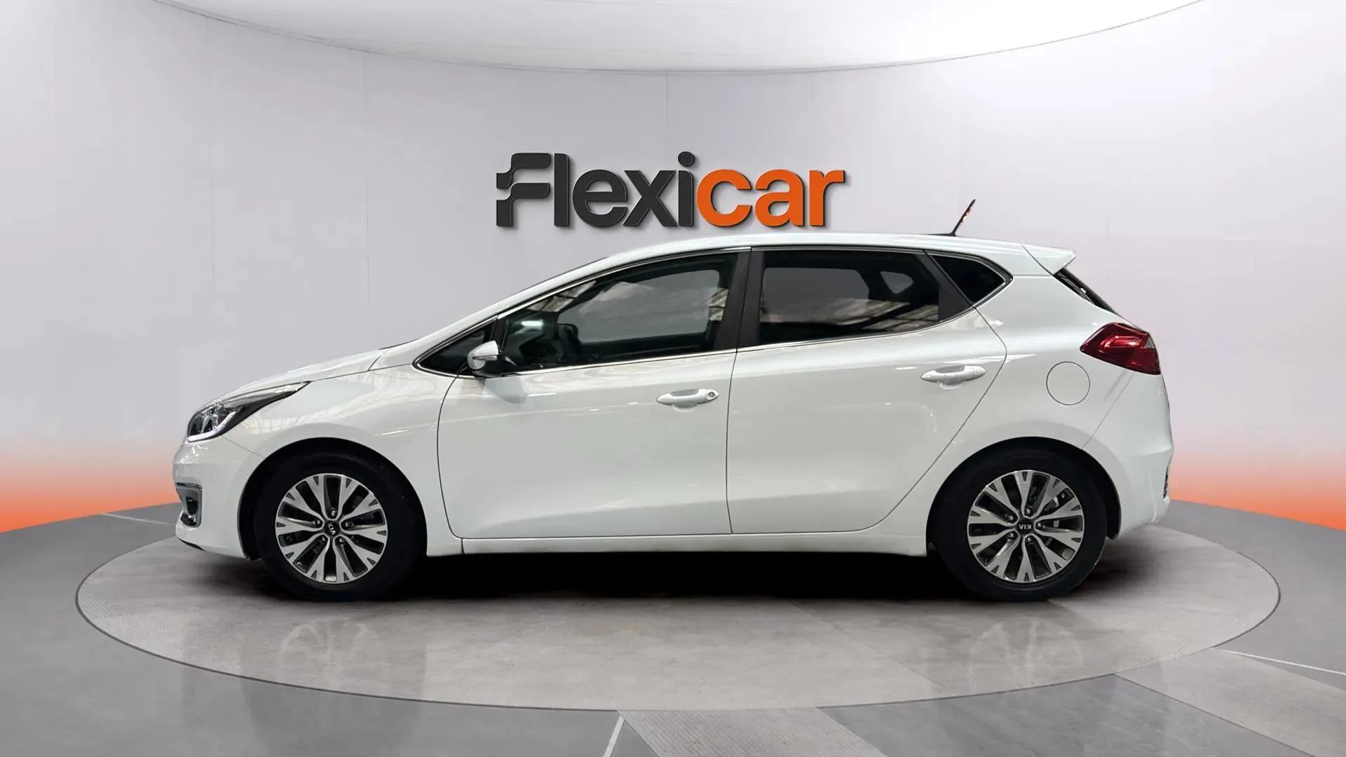 Kia Ceed 1.4 CRDi WGT Drive - foto 4