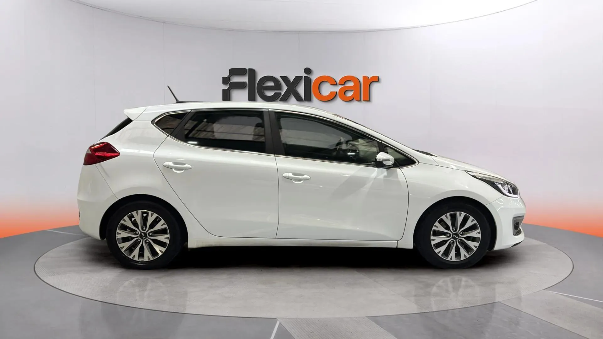 Kia Ceed 1.4 CRDi WGT Drive - foto 8