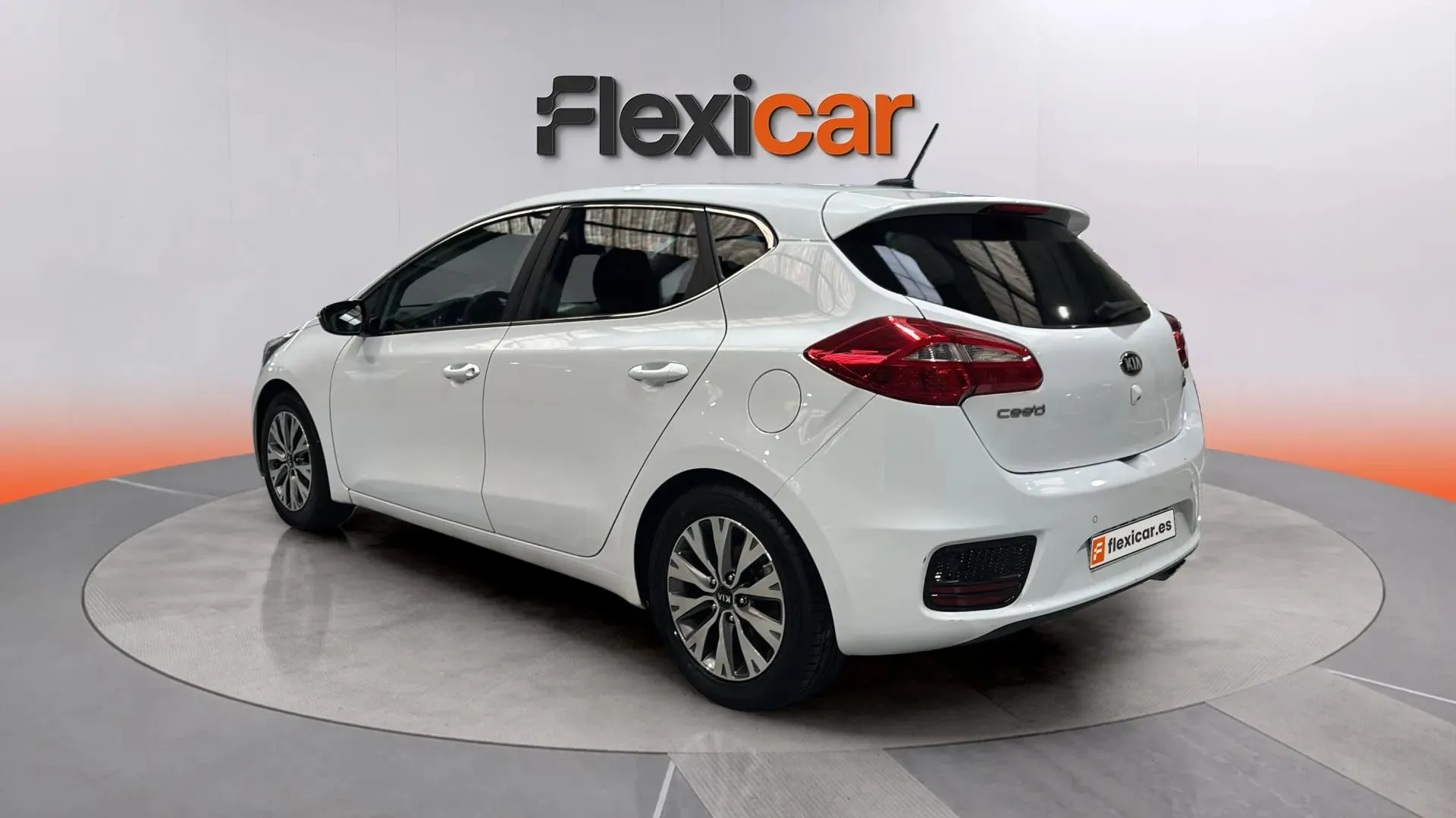 Kia Ceed 1.4 CRDi WGT Drive - foto 5
