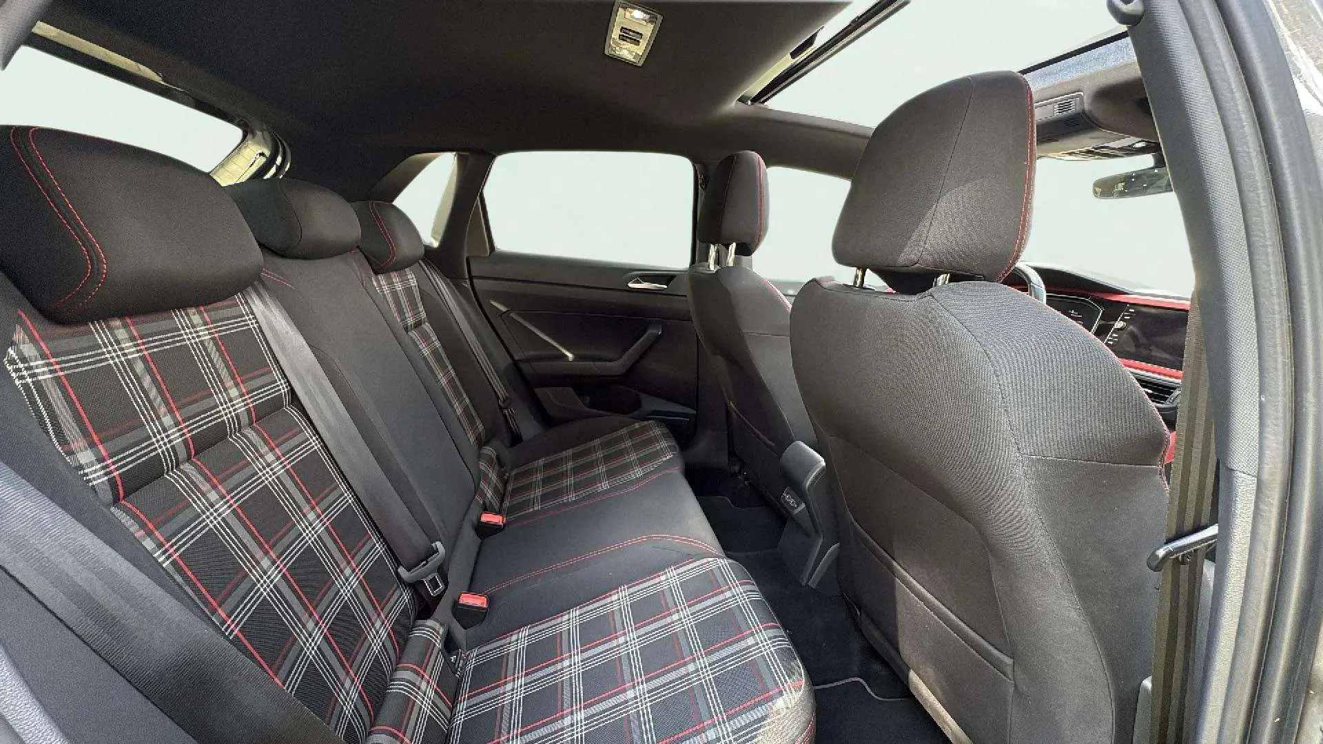 Volkswagen Polo GTI 2.0 TSI DSG - foto 10