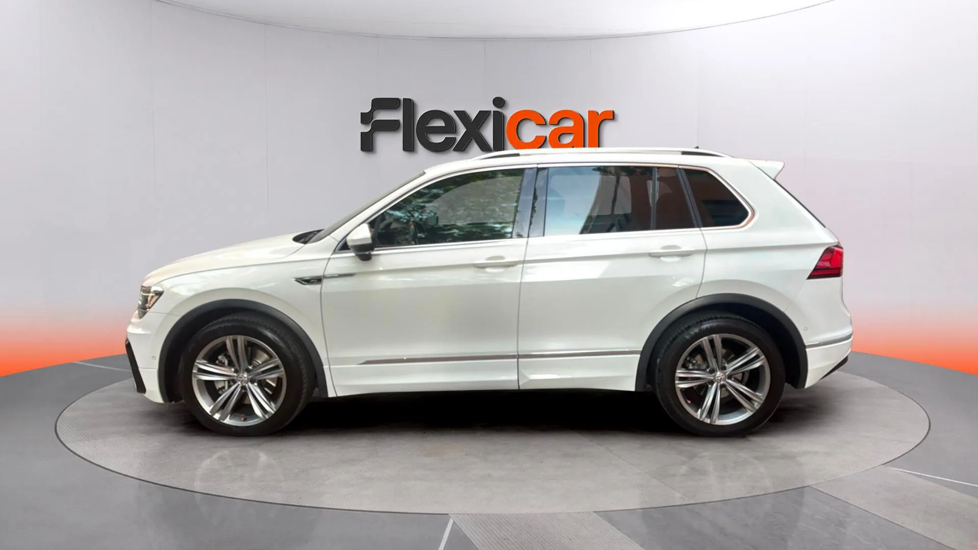 Volkswagen Tiguan R-Line 2.0 TDI DSG 4Motion - foto 3