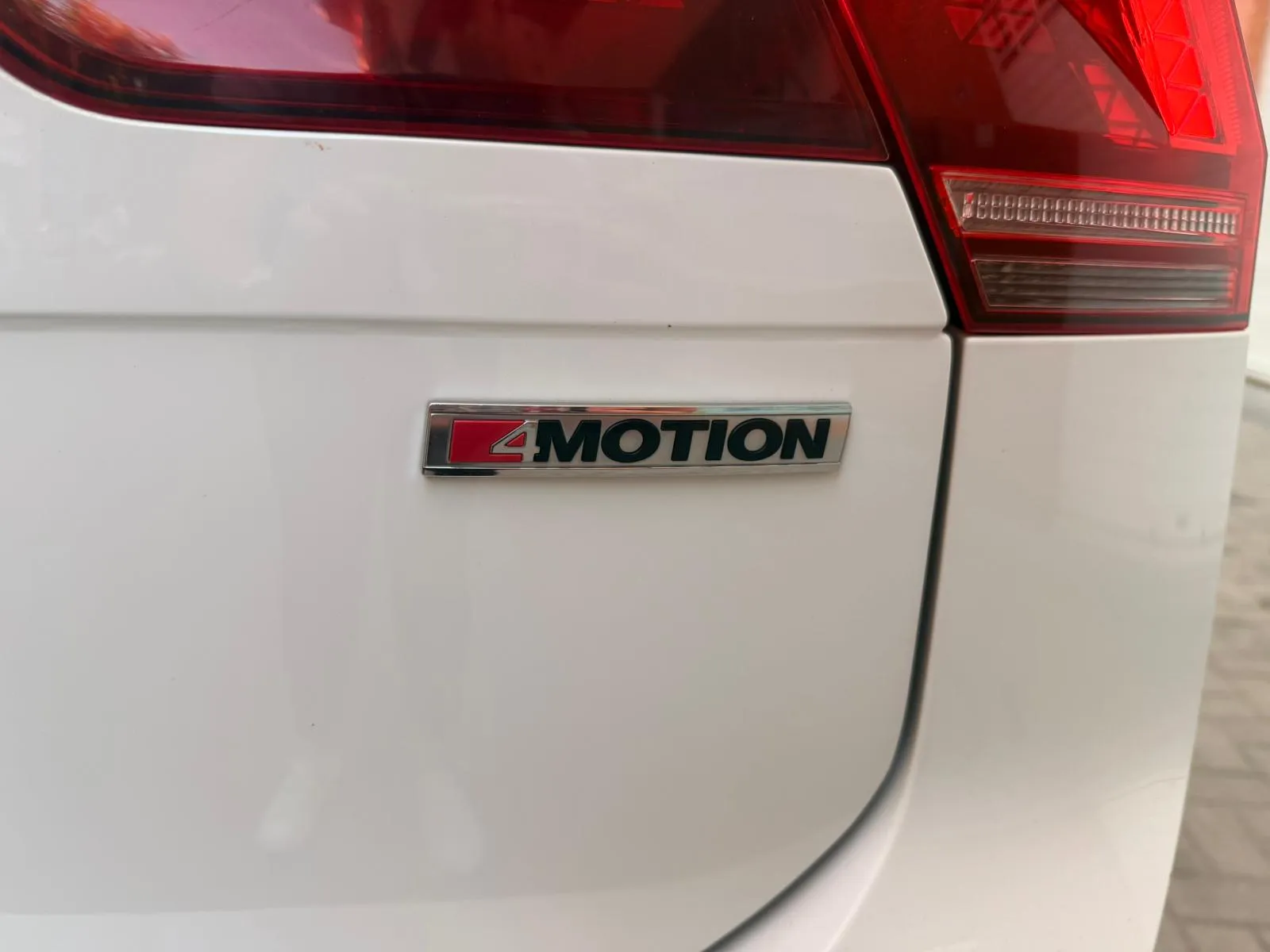 Volkswagen Tiguan R-Line 2.0 TDI DSG 4Motion - foto 14