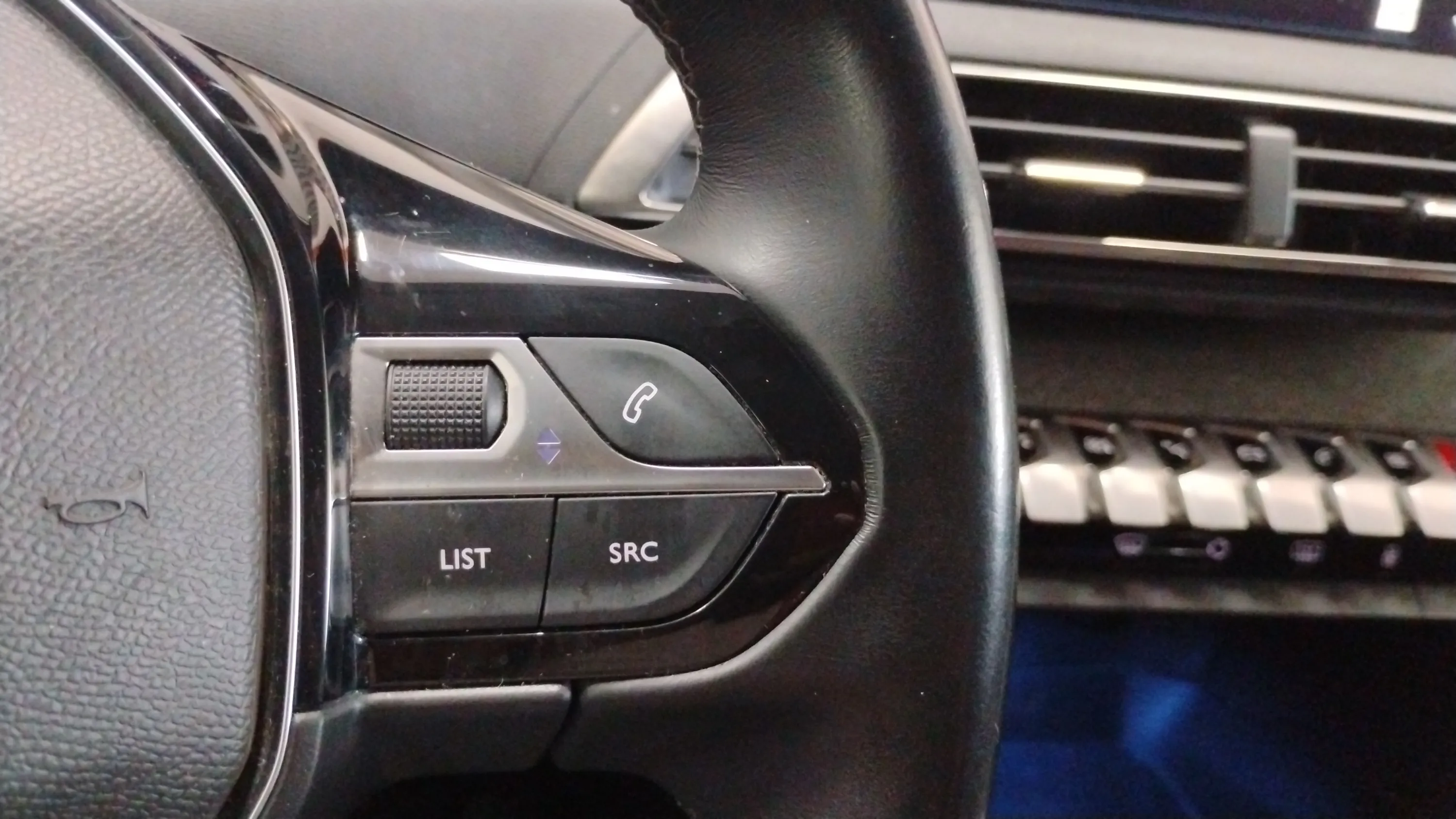 Peugeot 5008 Allure 1.2L PureTech - foto 18
